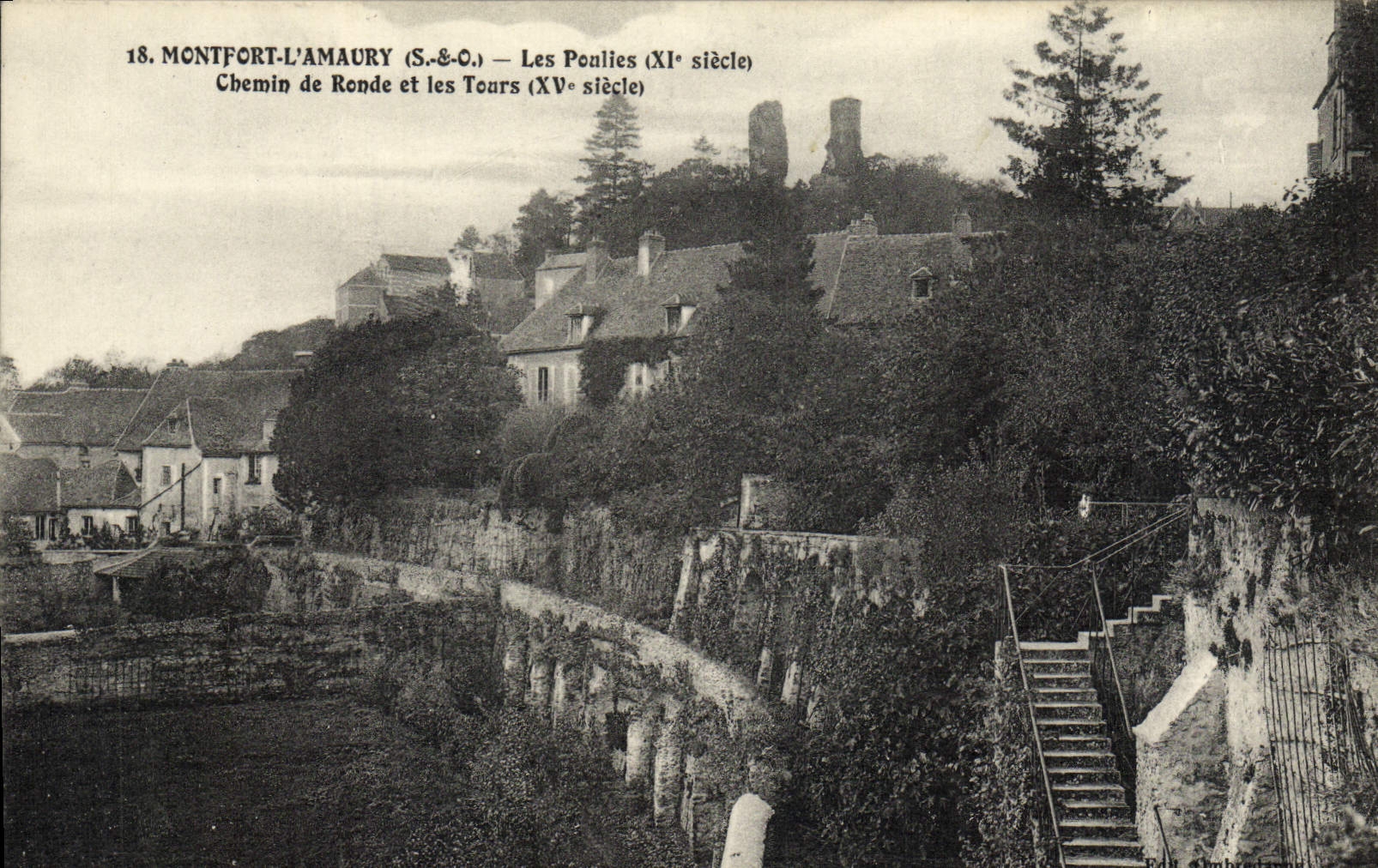 CPA Montfort L'Amaury Les Poulies Chemin de ronde et les tours