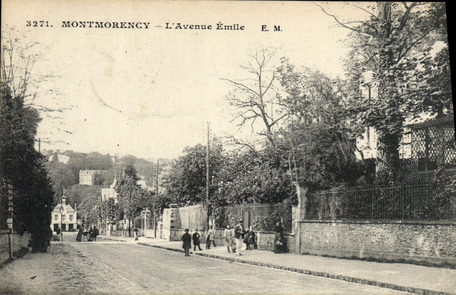 VINTAGE POSTCARD Montmorency the Emile Avenue