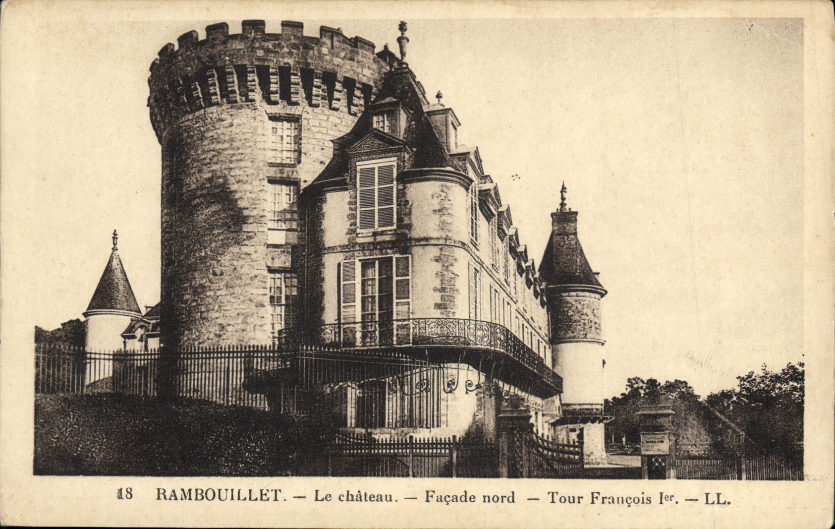 CPA Rambouillet Le Chateau Facade nord Tour Francois l er