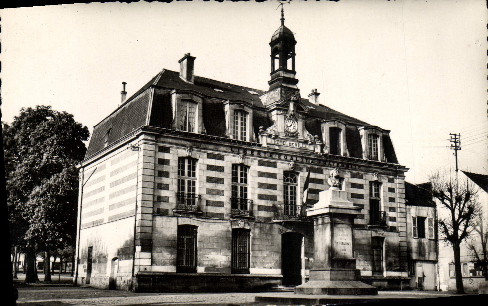 MODERN CARD Sannois the Town hall