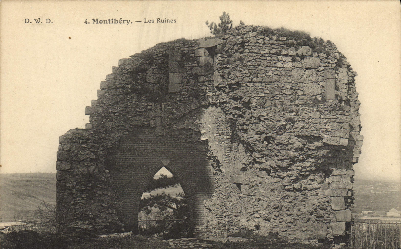 VINTAGE POSTCARD Montlhery Ruins