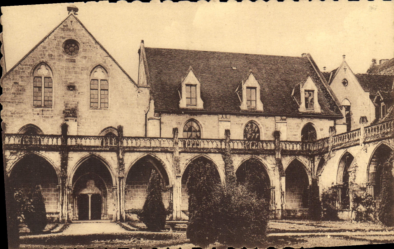 VINTAGE POSTCARD Abbey of Royaumont Asnieres on Oise Cloister