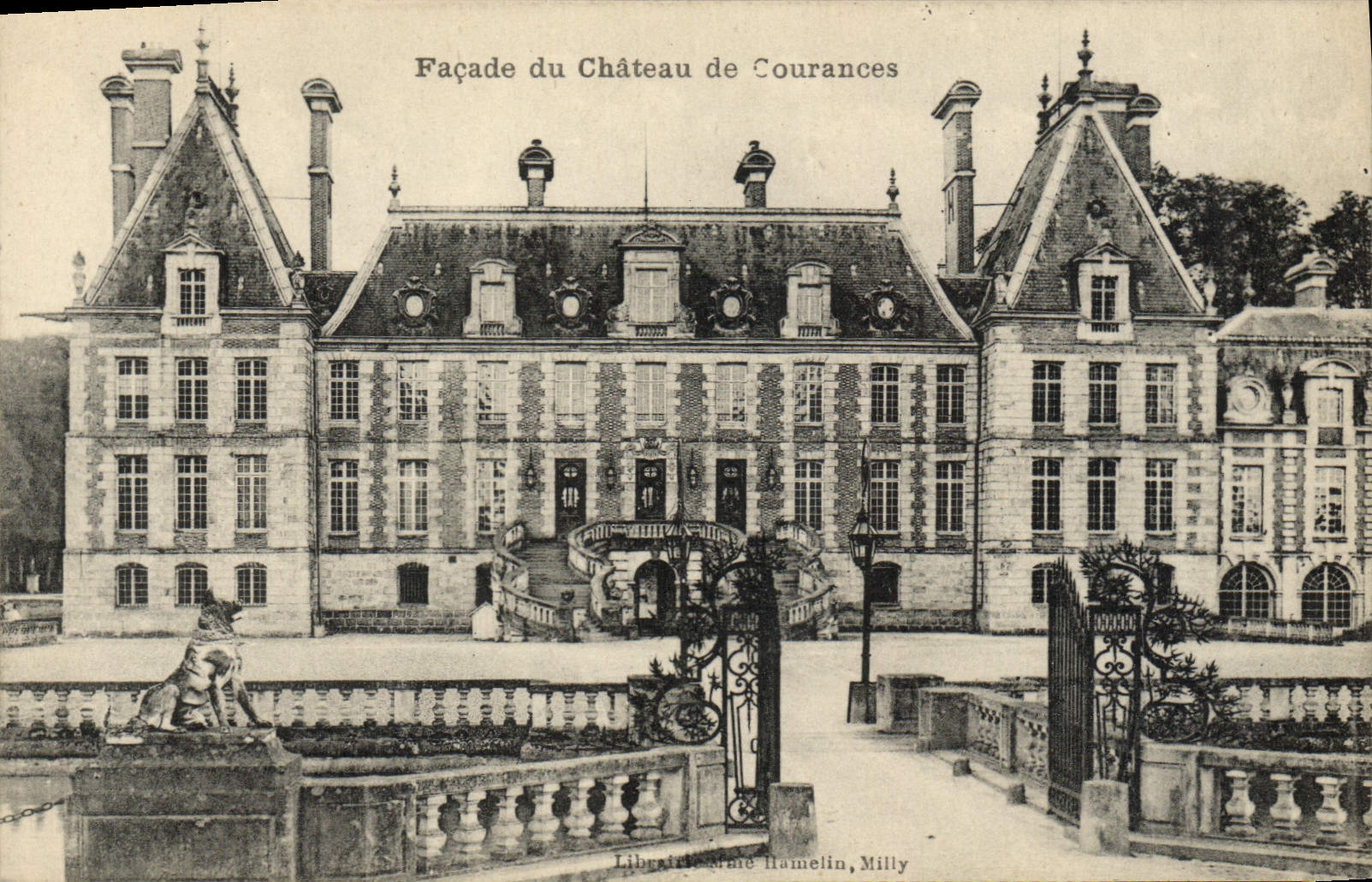 VINTAGE POSTCARD Frontage of the Castle of Courances