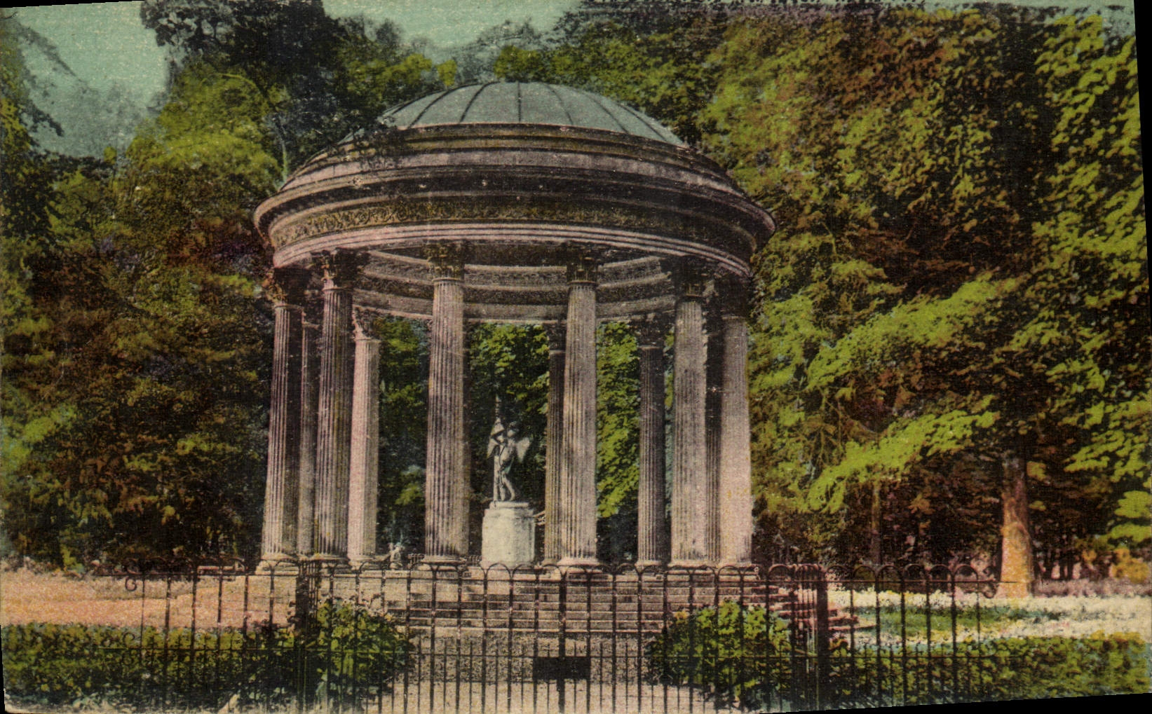 VINTAGE POSTCARD Versailles Hamlet of Mayor Antoinette the Temple of the Love