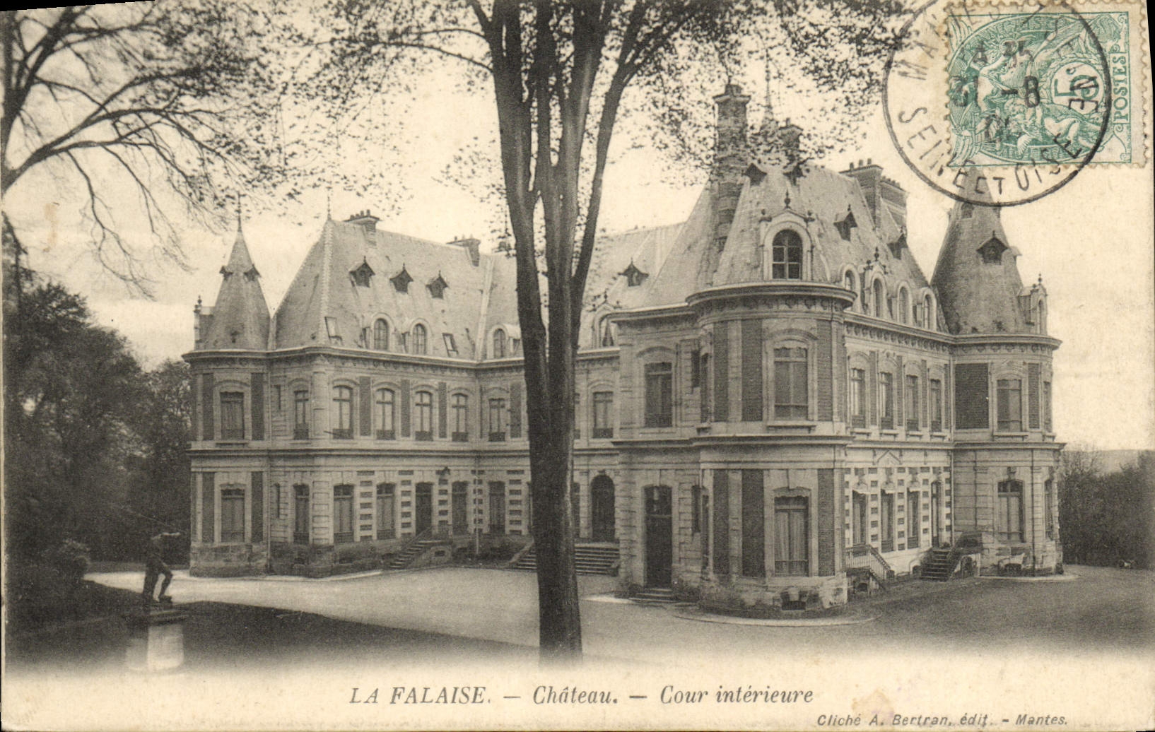 VINTAGE POSTCARD the Cliff Castle interior Court