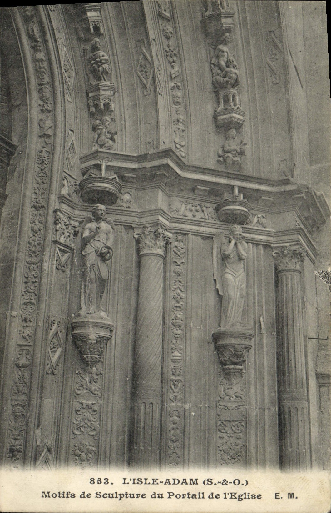CPA L'Isle Adam Motifs de Sculputure du Portail de l'Eglise 