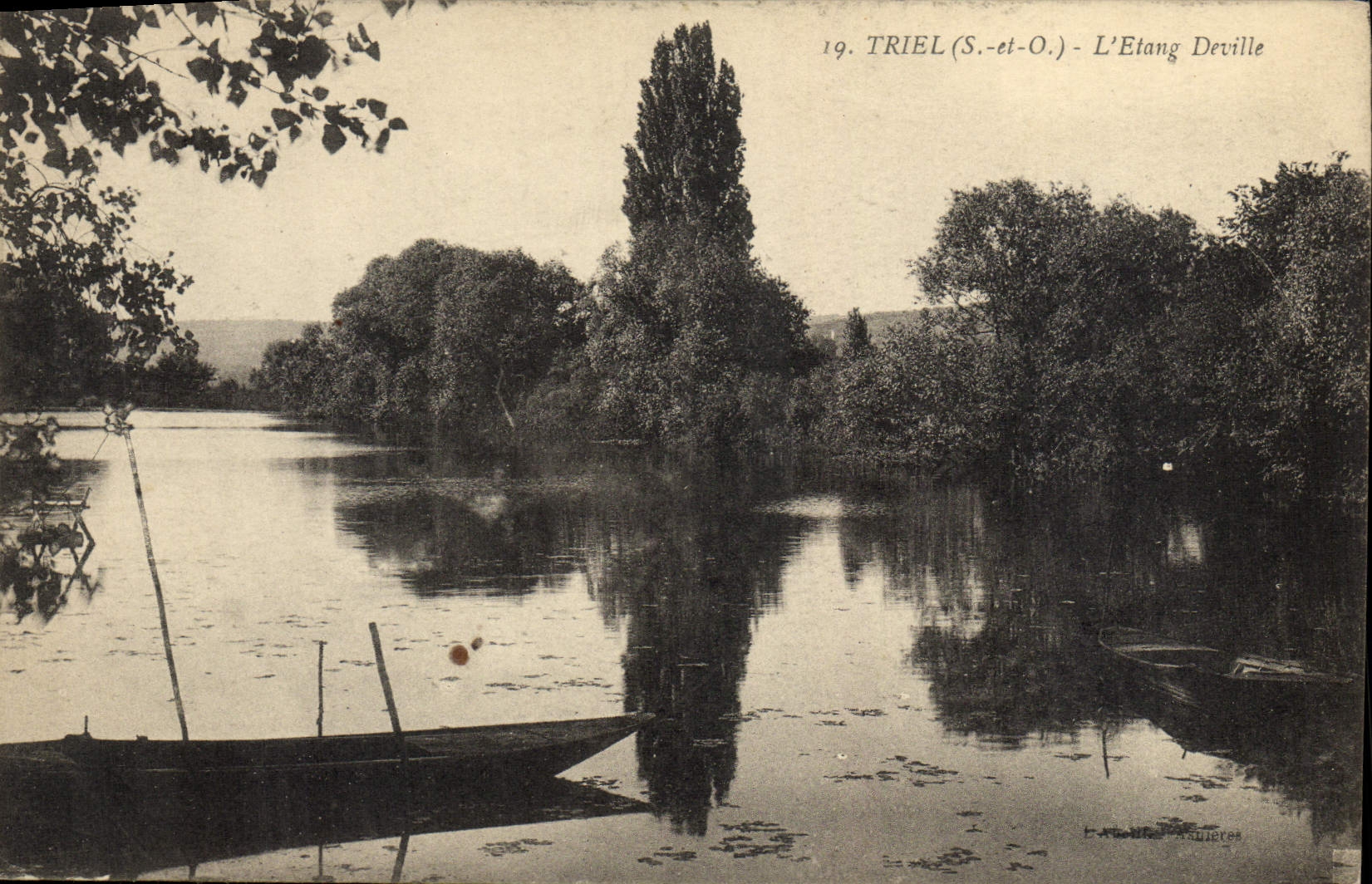 VINTAGE POSTCARD Triel the Deville Pond