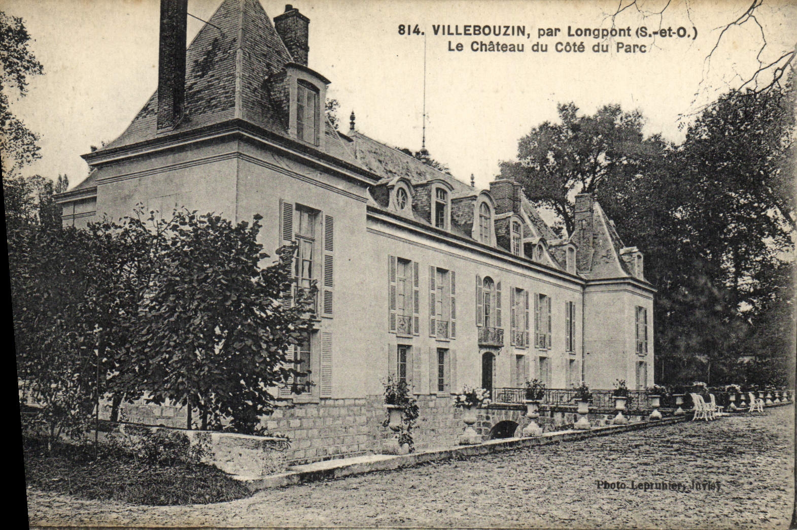 CPA Villebouzin par Longpont Le chateau a cote du parc