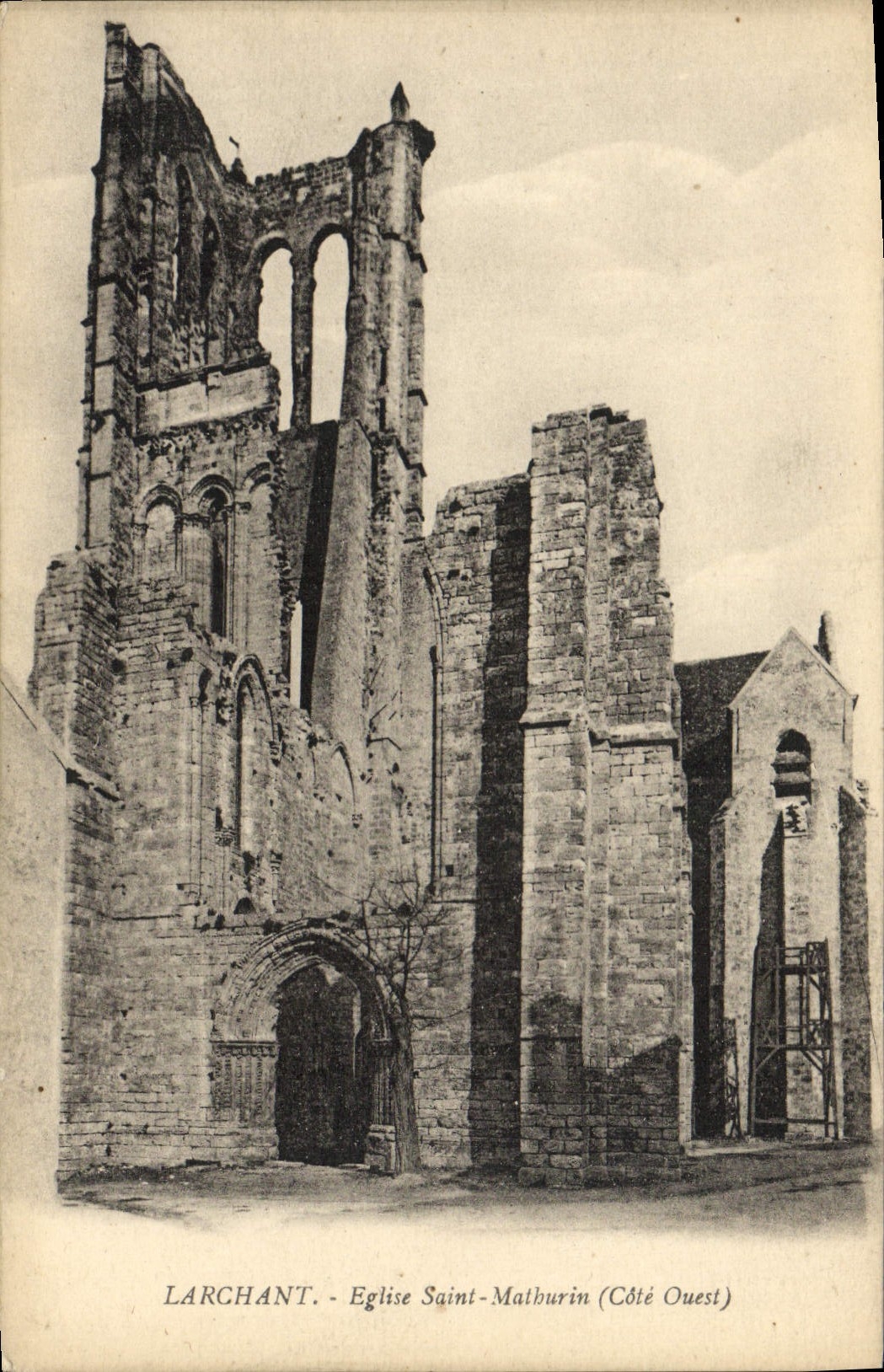 VINTAGE POSTCARD Larchant Church Mathurin Saint