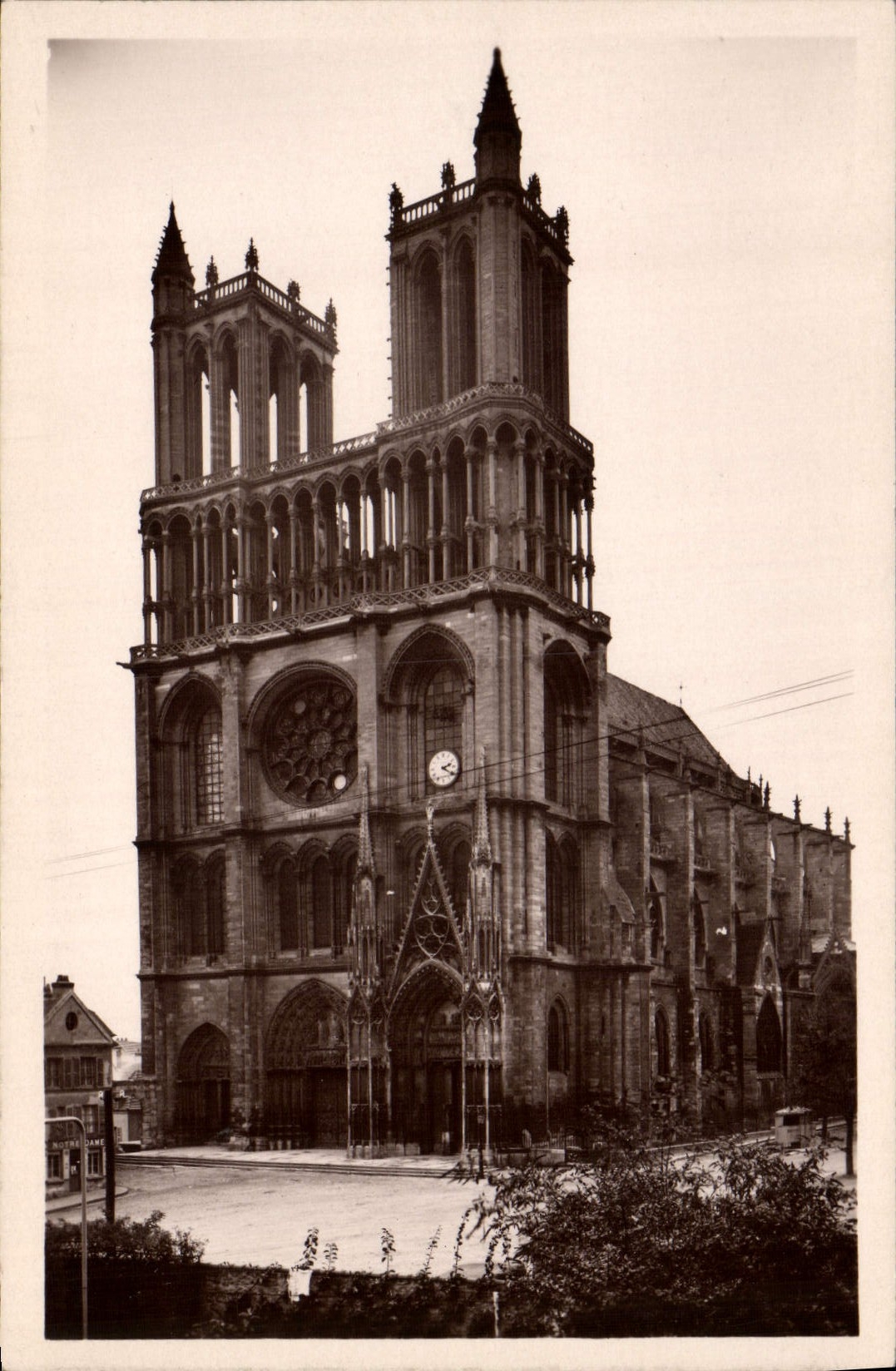 CPA Mantes Gassicourt La Cathedrale