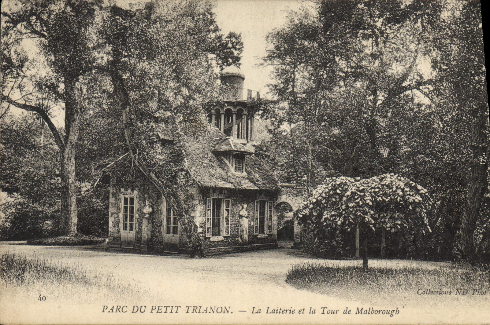 CPA Parc du Trianon La Laiterie et le Tour de Malborough Versailles