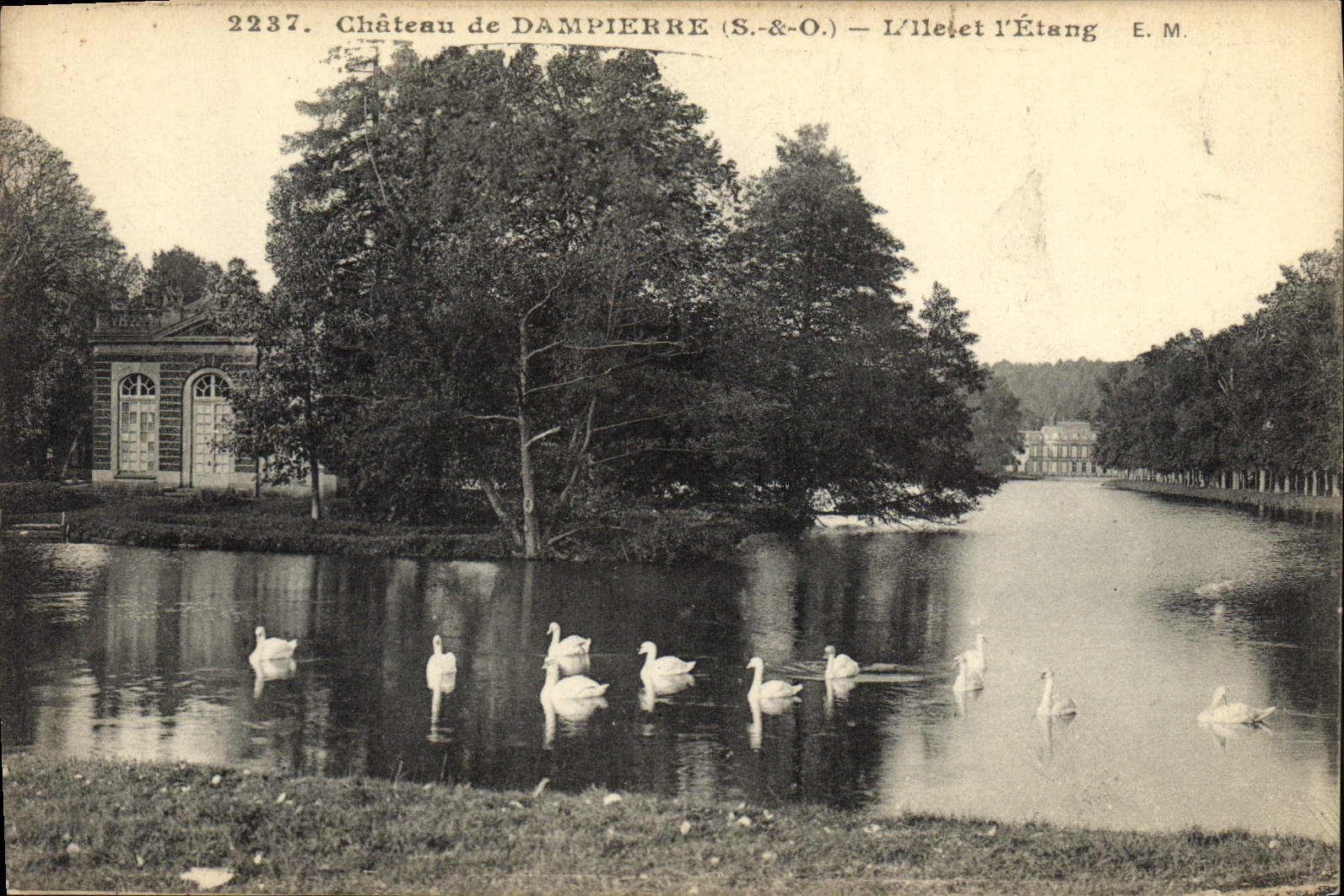 CPA Chateau de Dampierre L'ile et l'etang Cygnes