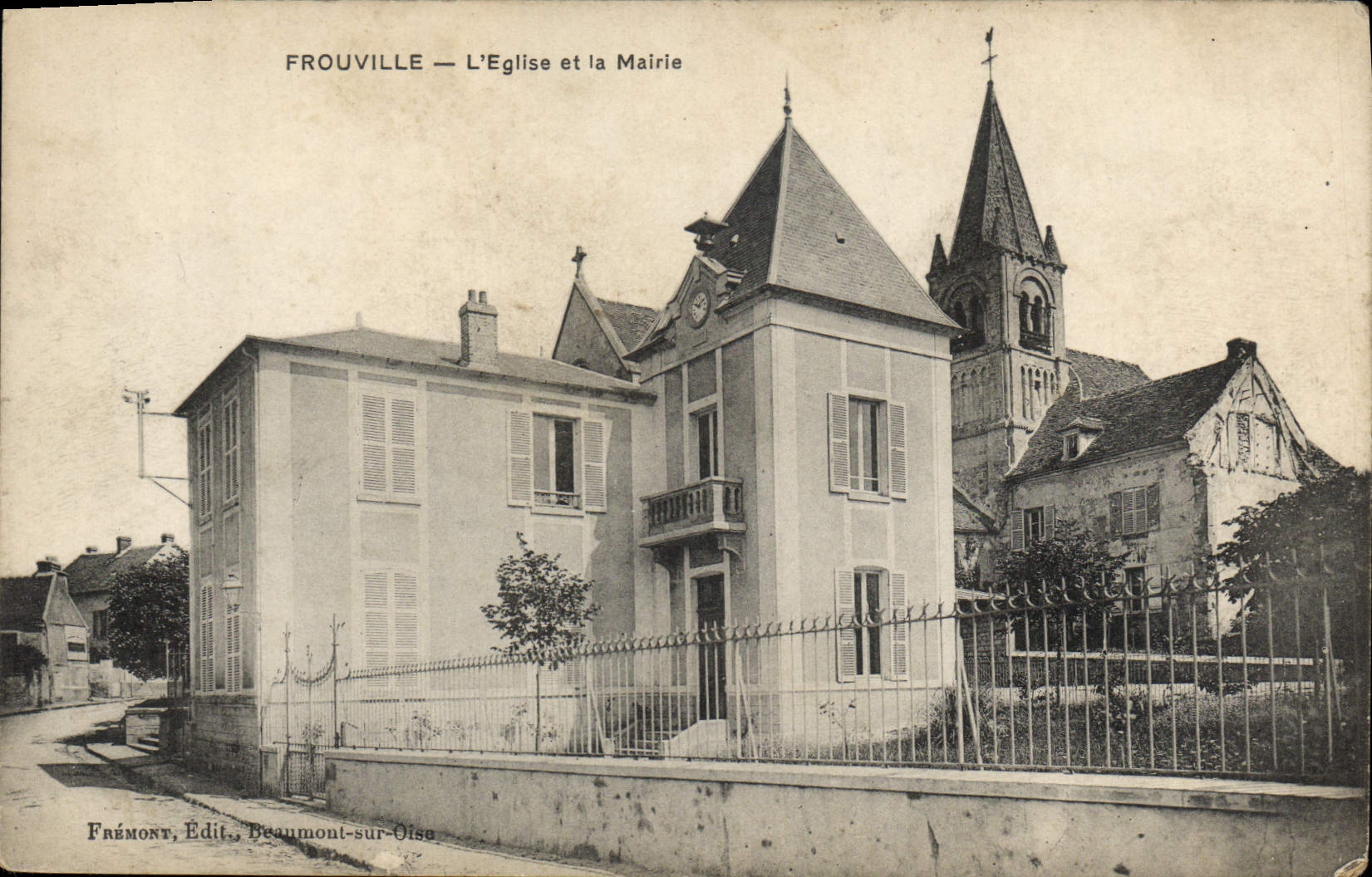 CPA Frouville L'Eglise et la Mairie
