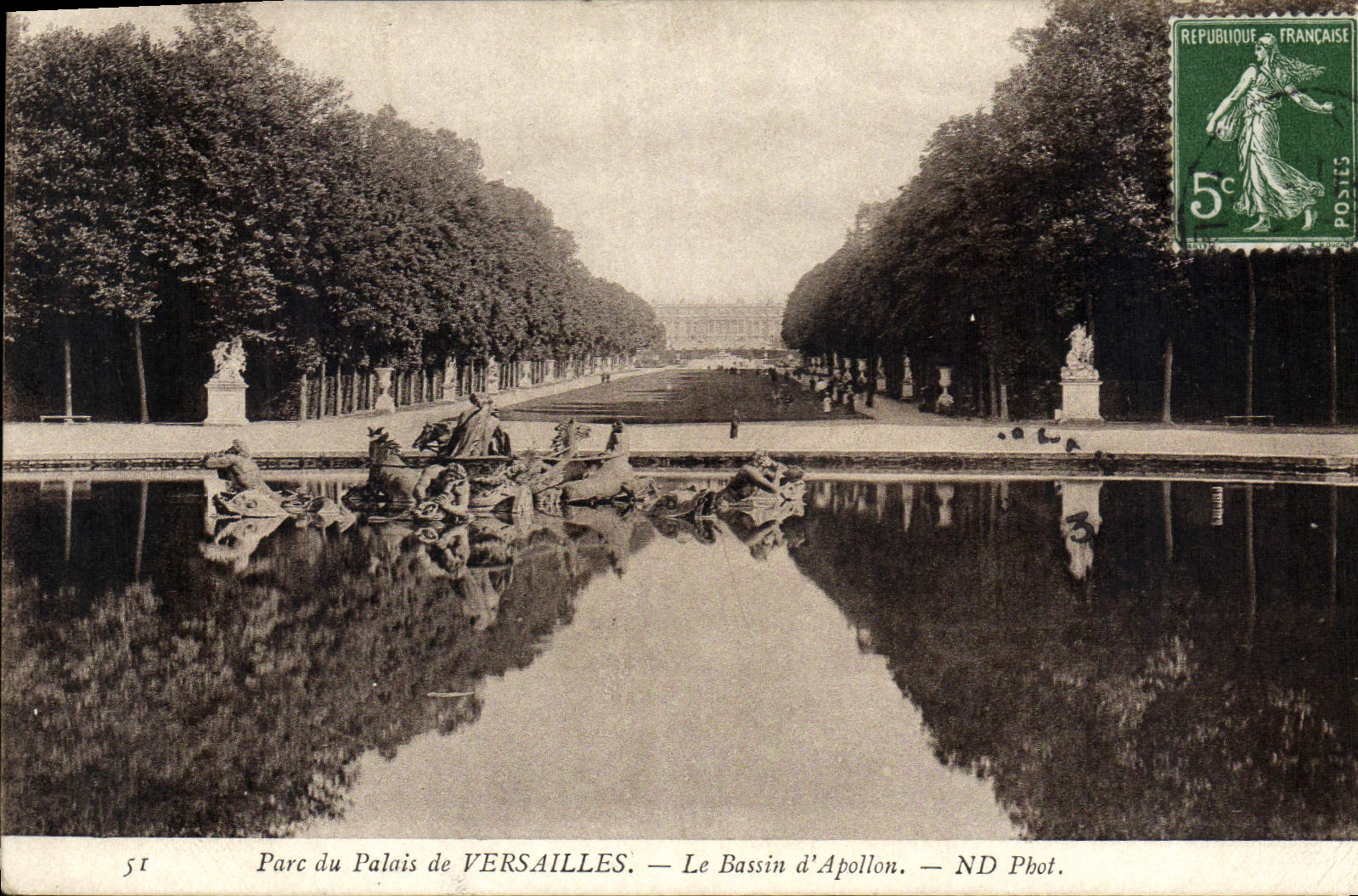 VINTAGE POSTCARD Park Of the Palate Of Versailles the Basin Of Apollo