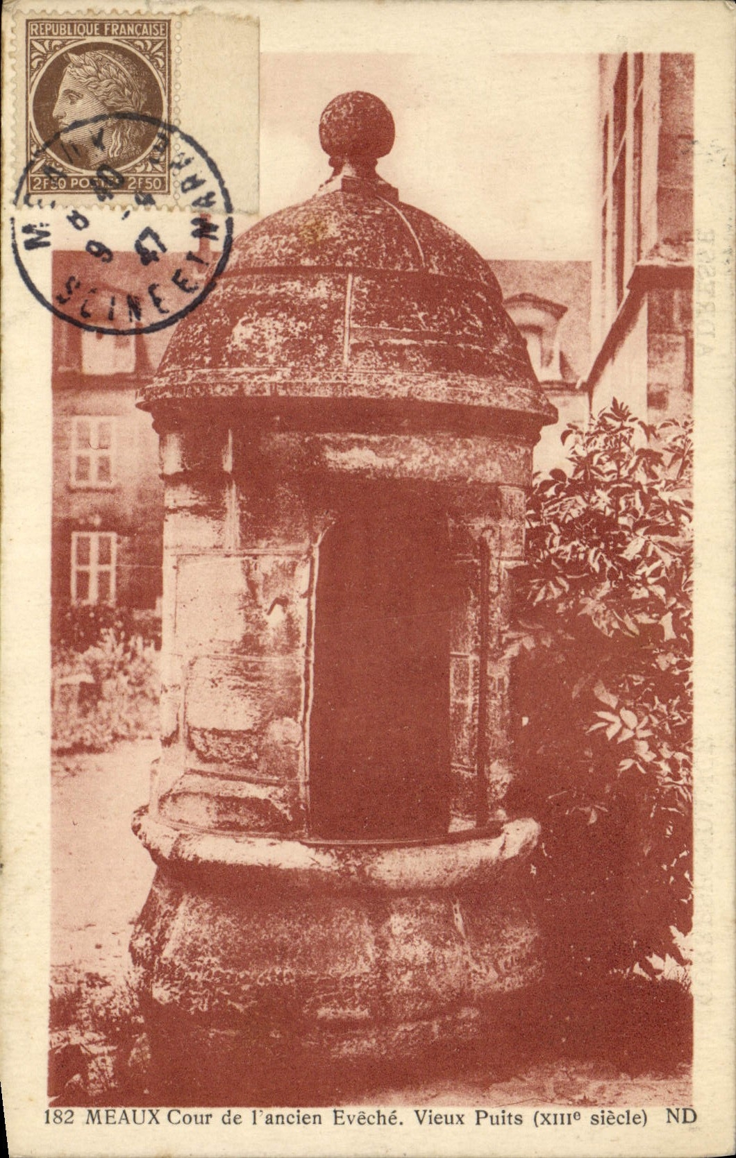 VINTAGE POSTCARD Meaux Court Del' Old Eveche old well