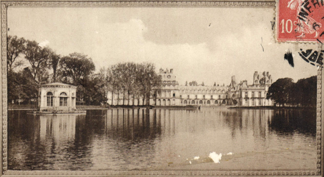 VINTAGE POSTCARD Fontainebleau
