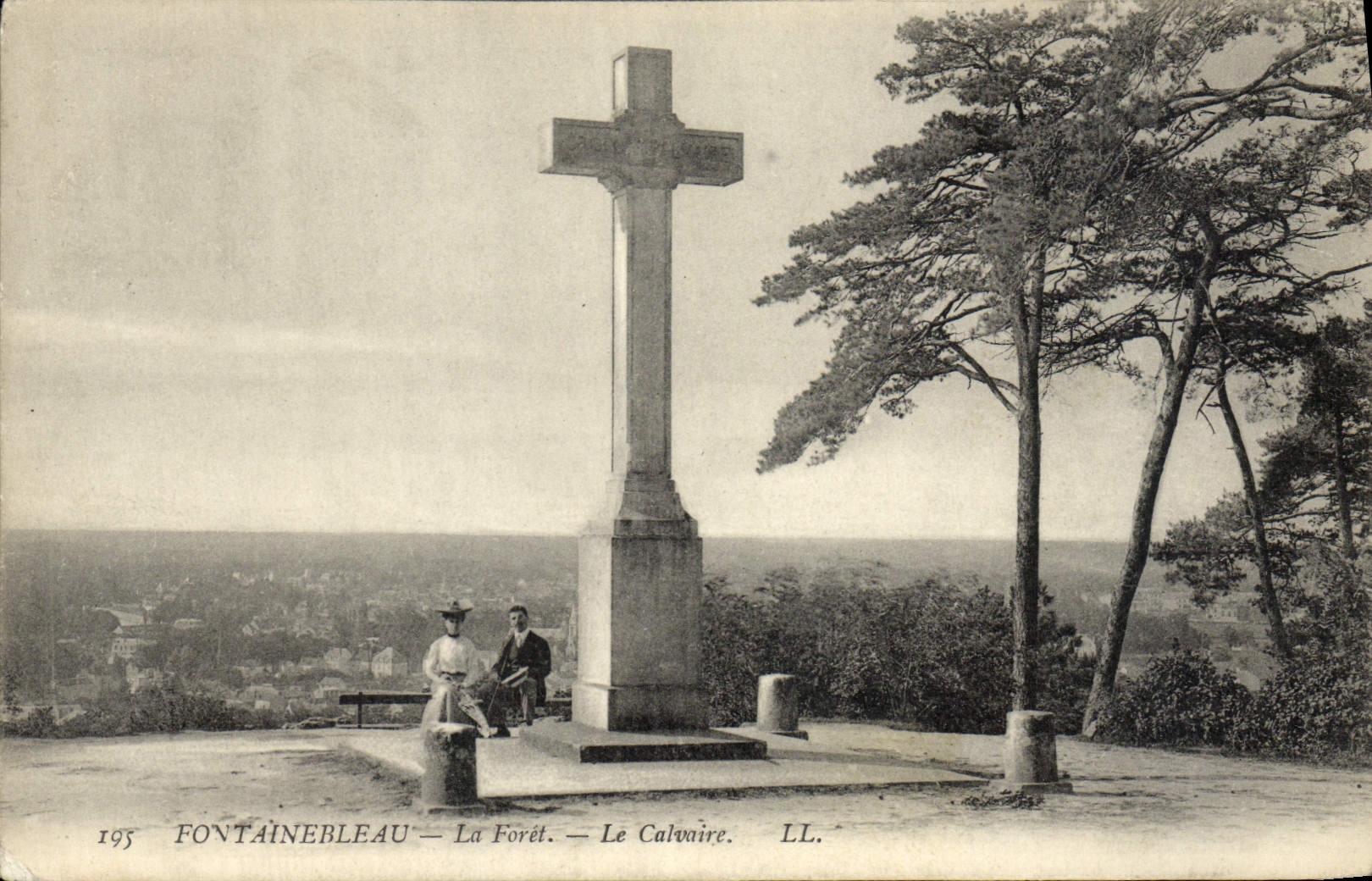 CPA Fontainebleau La Foret Le Calvaire