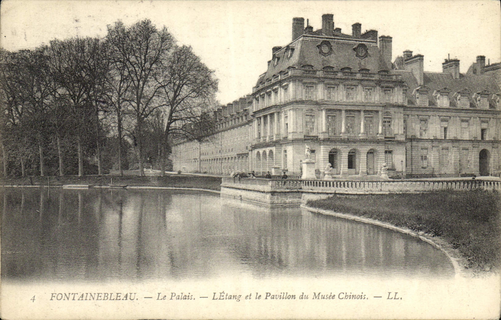 CPA Fontainebleau Le Palais L'Etang et le pavillon du musee cbinois Chine China