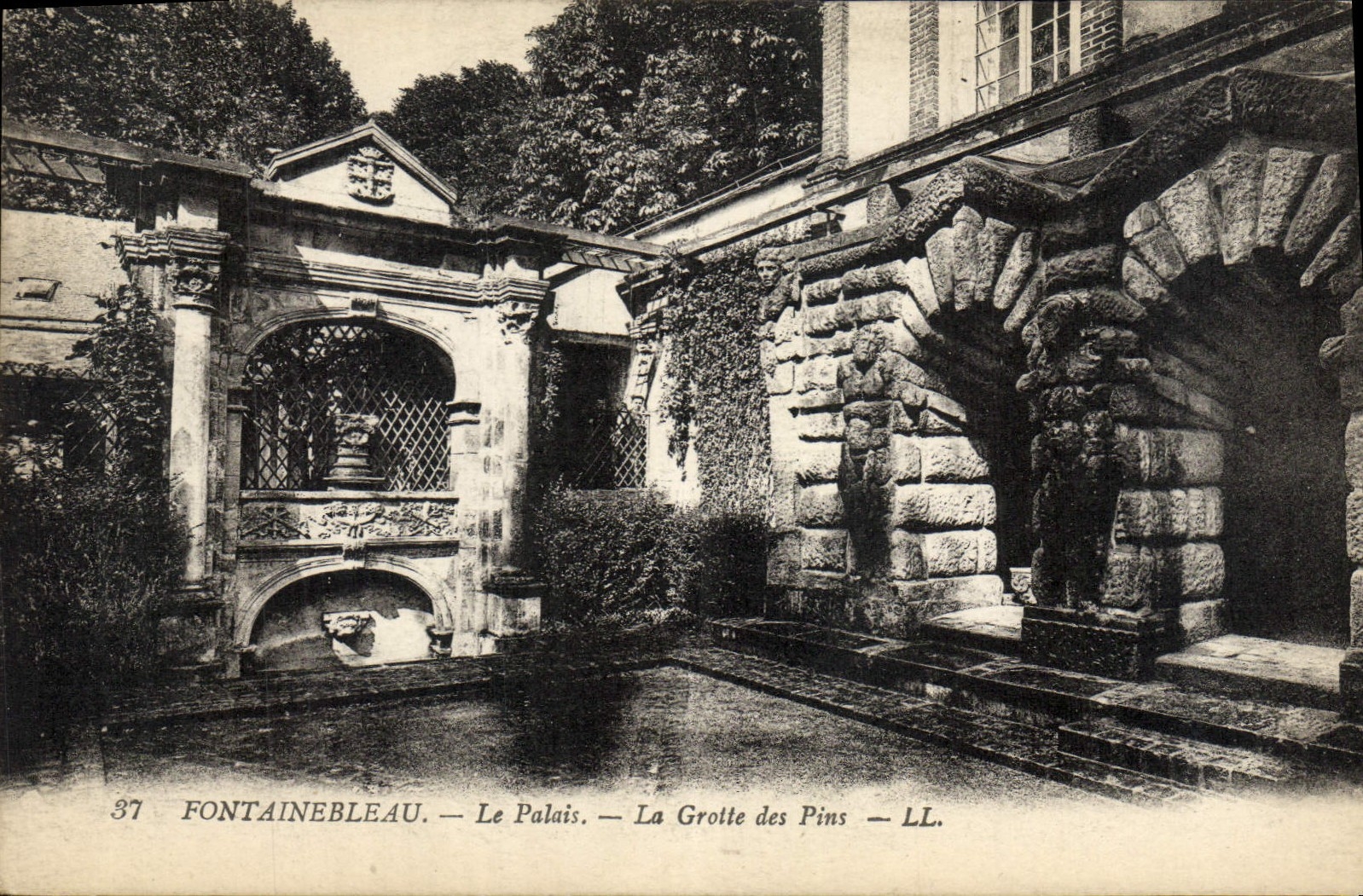 CPA Fontainebleau Le Palais La Grotte des pins