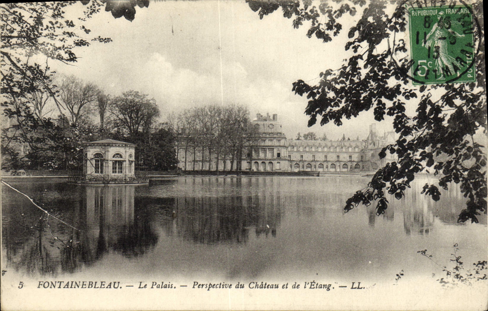 CPA Fontainebleau Le Palais Perspective Du Chateau Et de l'etang