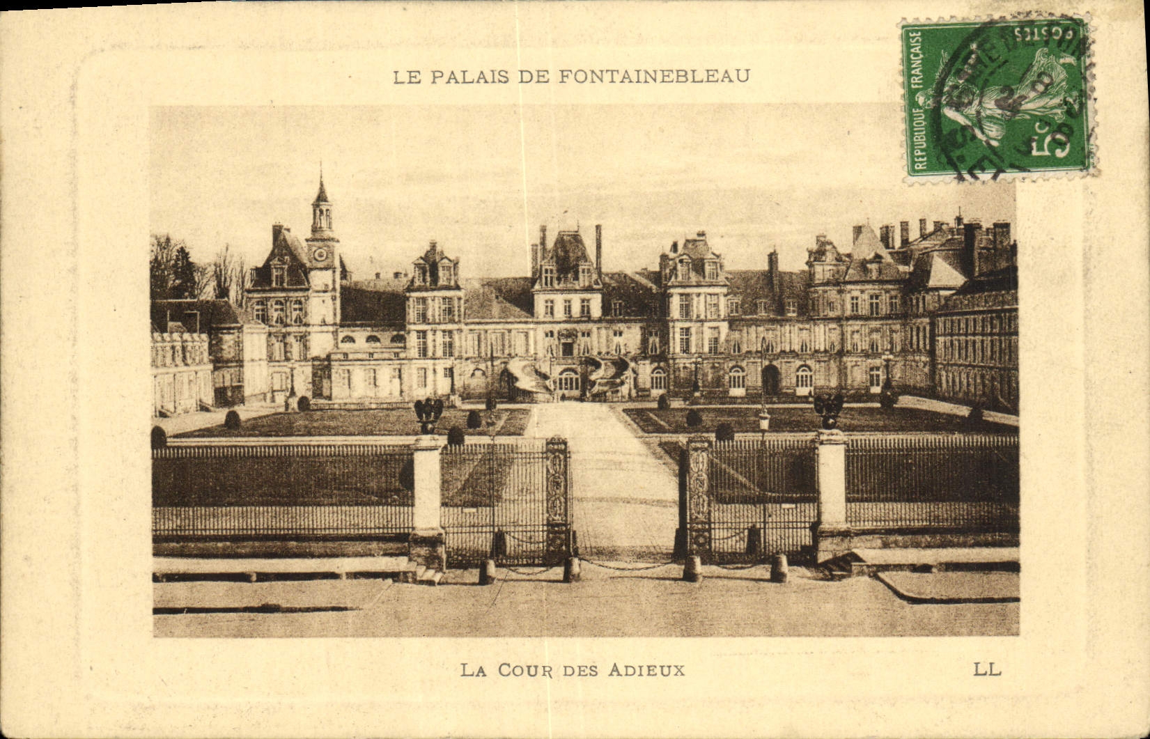 CPA Le Palais De Fontainebleau La Cour Des Adieux