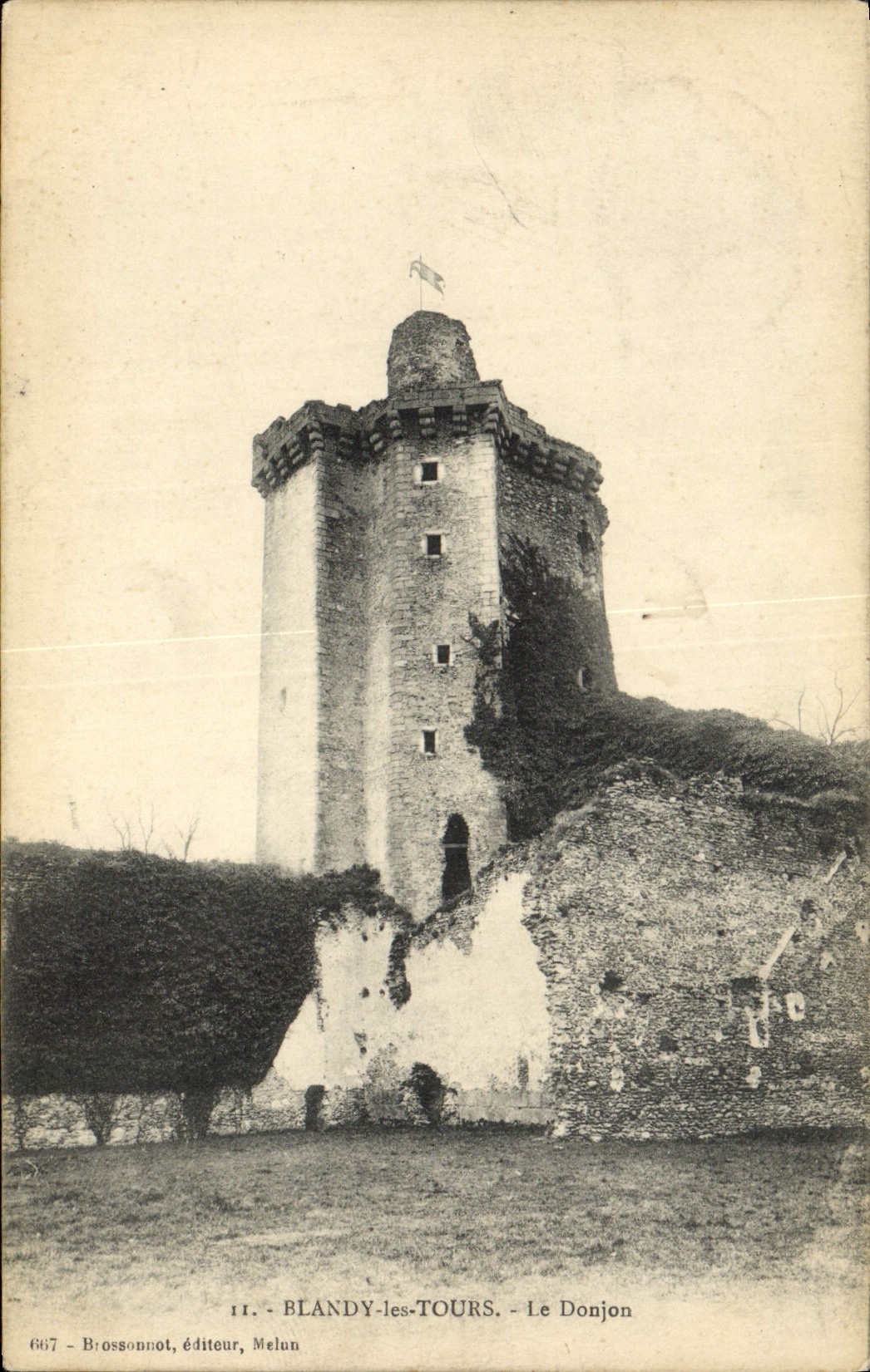 VINTAGE POSTCARD Blandy Tours the Keep