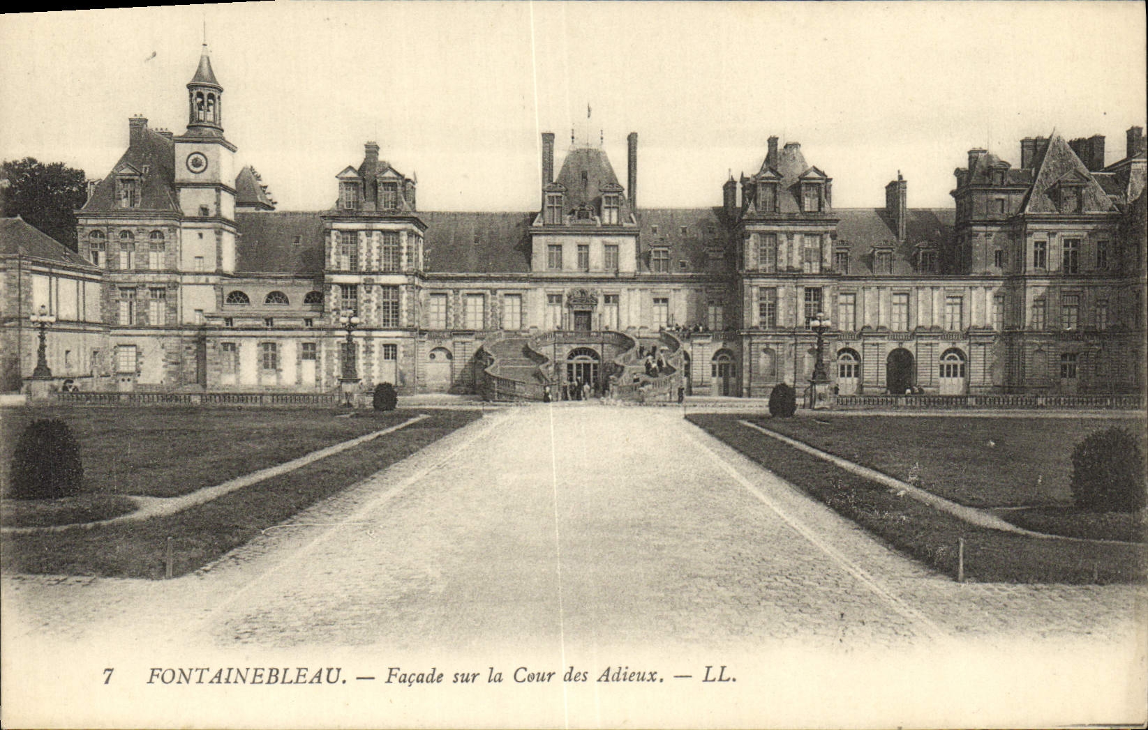 CPA Fontainebleau Facade Sur La Cour Des Adieux