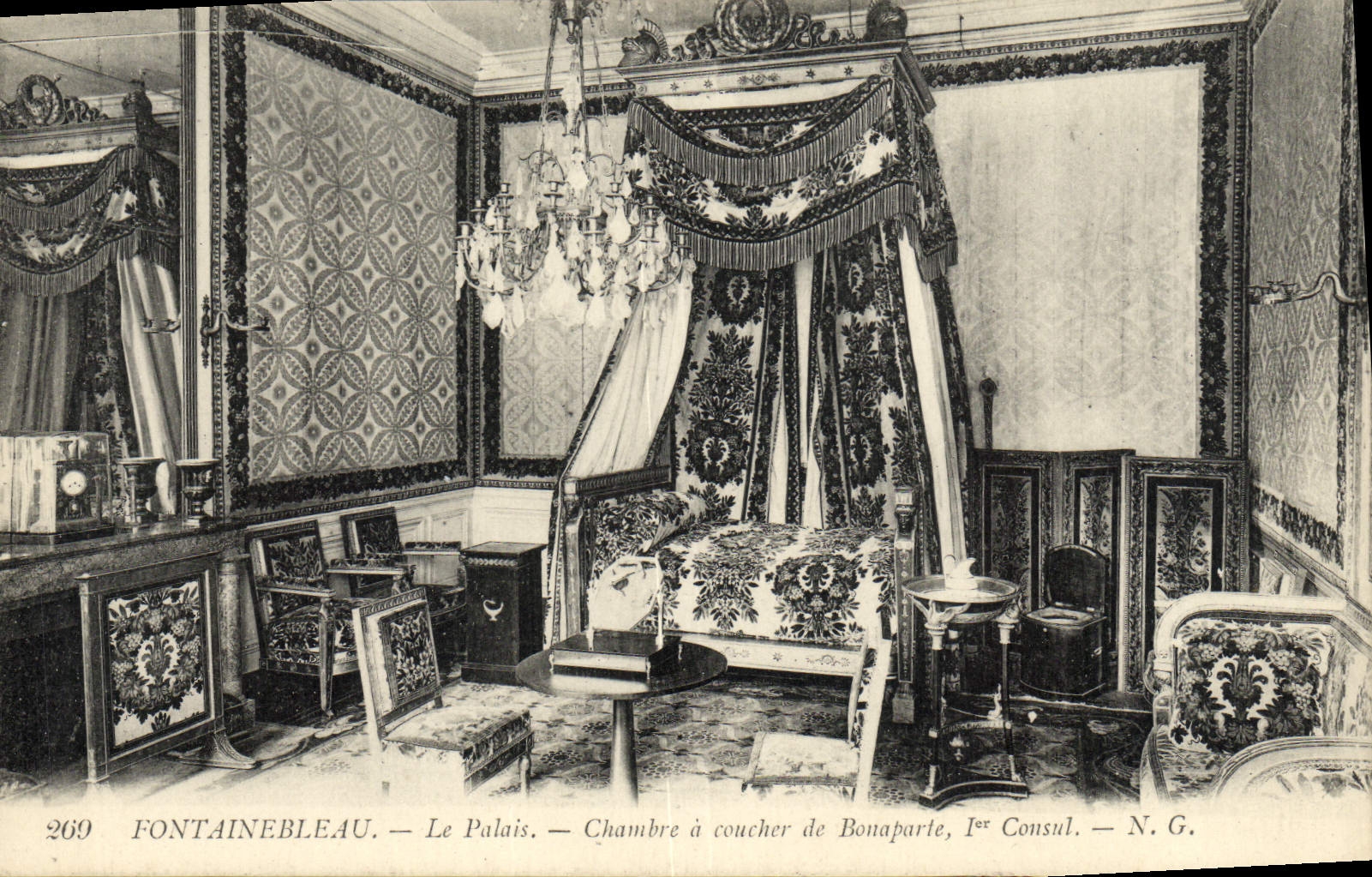 VINTAGE POSTCARD Fontainebleau the Palate Room To lay down De Bonaparte 1st Napoleon consul