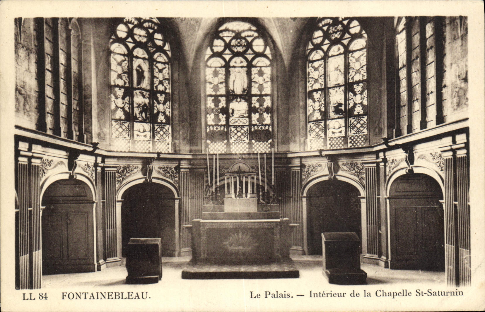 VINTAGE POSTCARD Fontainebleau the Interior Palate Of the Vault St Saturnin