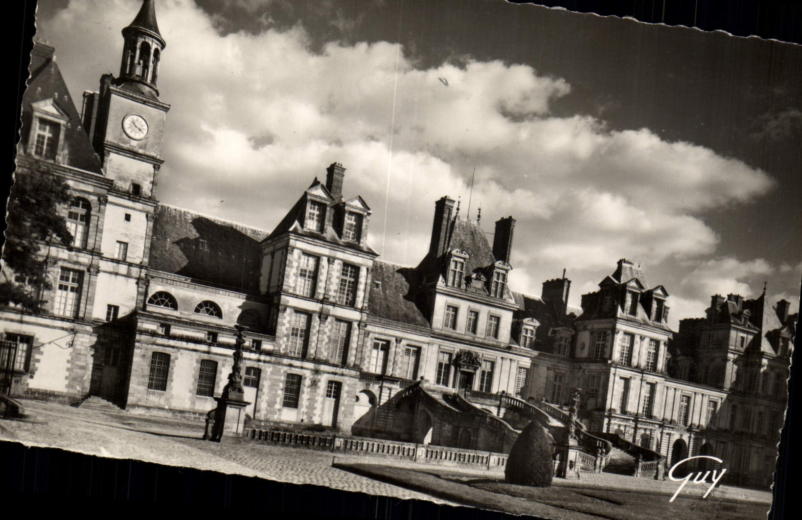 MODERN CARD Fontainebleau and Its Wonders the Palate Court of the Good-byes And Staircase Of the Horseshoe