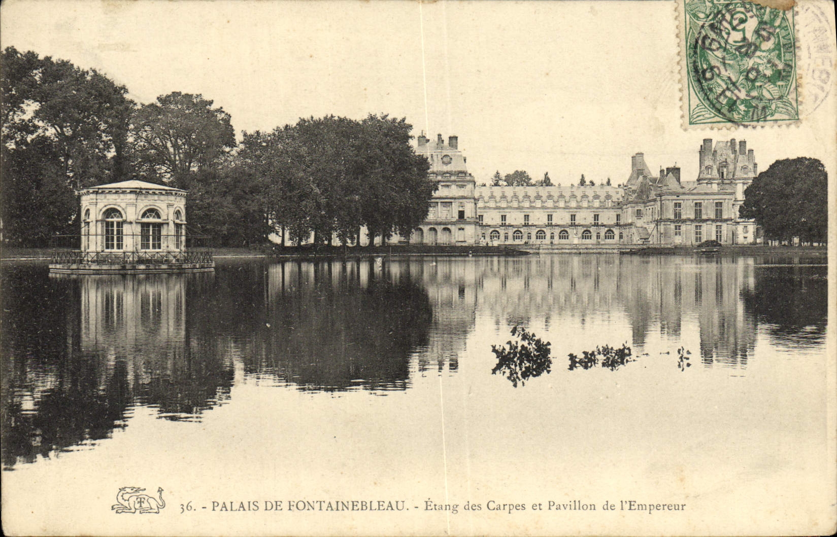 CPA Palais De Fontainebleau Etang Des Carpes Et Pavillon de l'Empereur