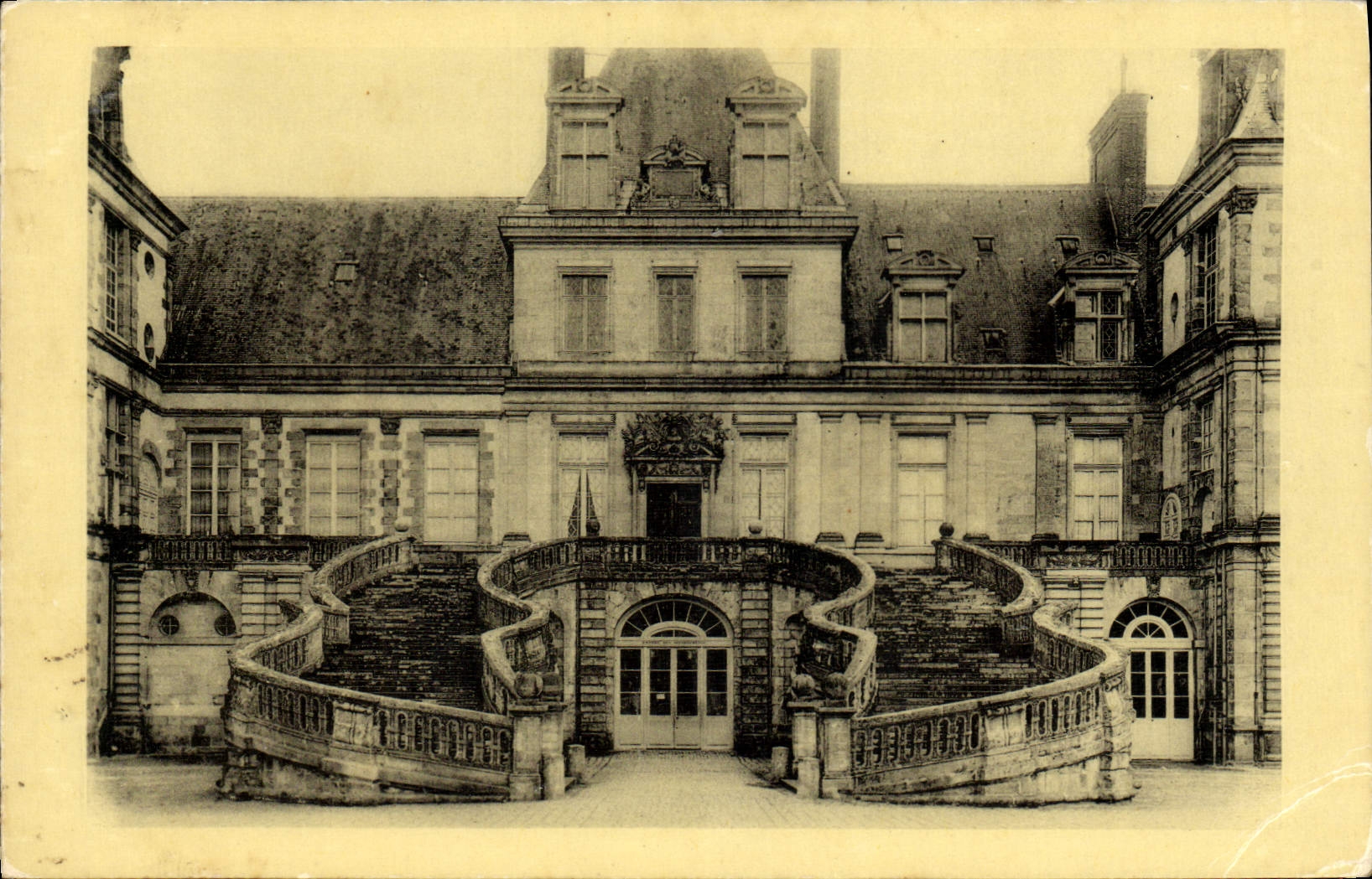 CPA Chateau De Fontainebleau Escalier En Fer A Cheval