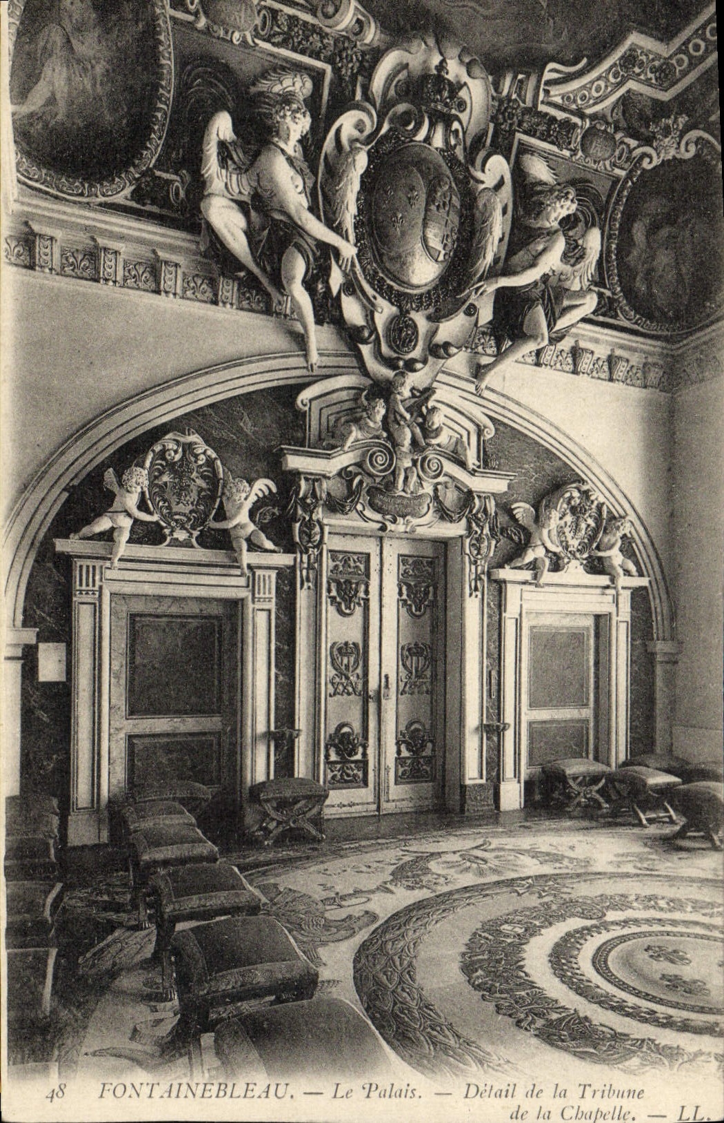 VINTAGE POSTCARD Fontainebleau the Palate Detail Of the Platform Of the Vault