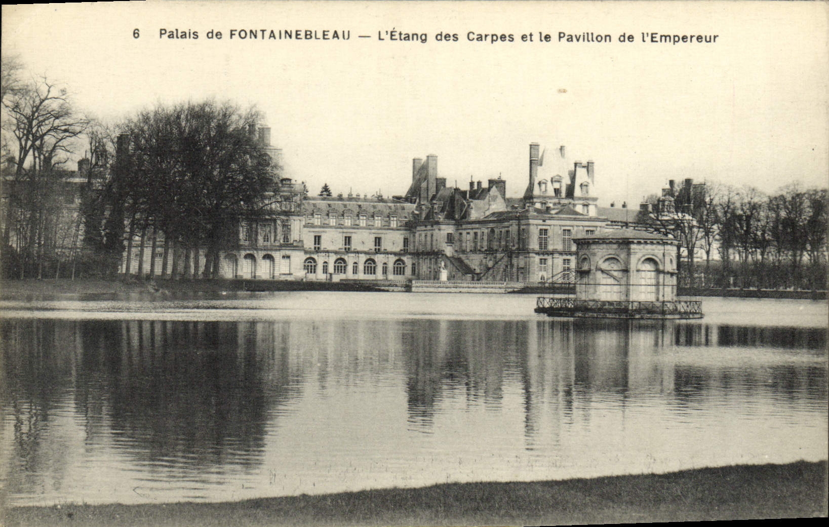 VINTAGE POSTCARD Palate De Fontainebleau the Pond Of Carps and the house of the emperor