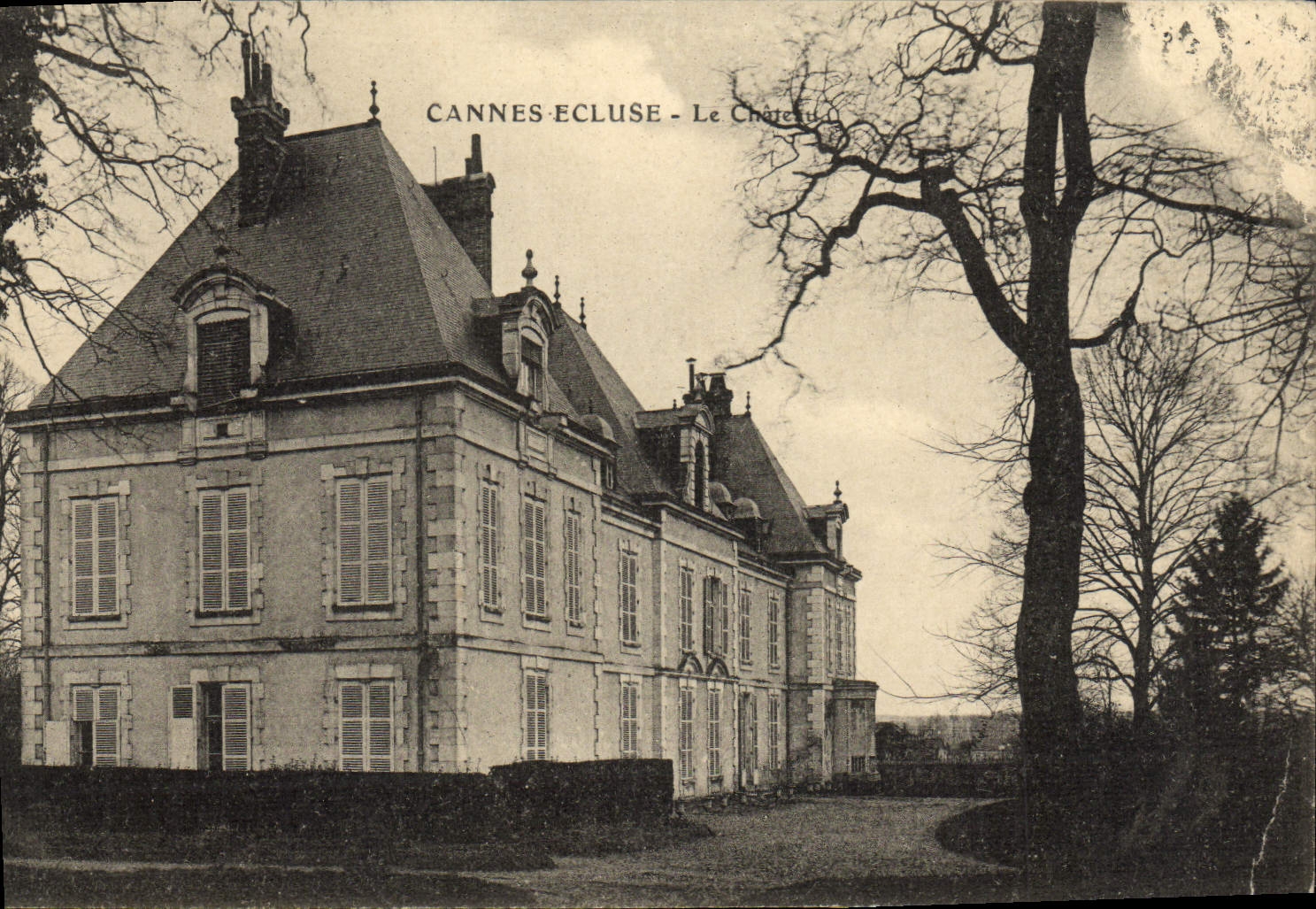 VINTAGE POSTCARD Cannes Locks the Castle