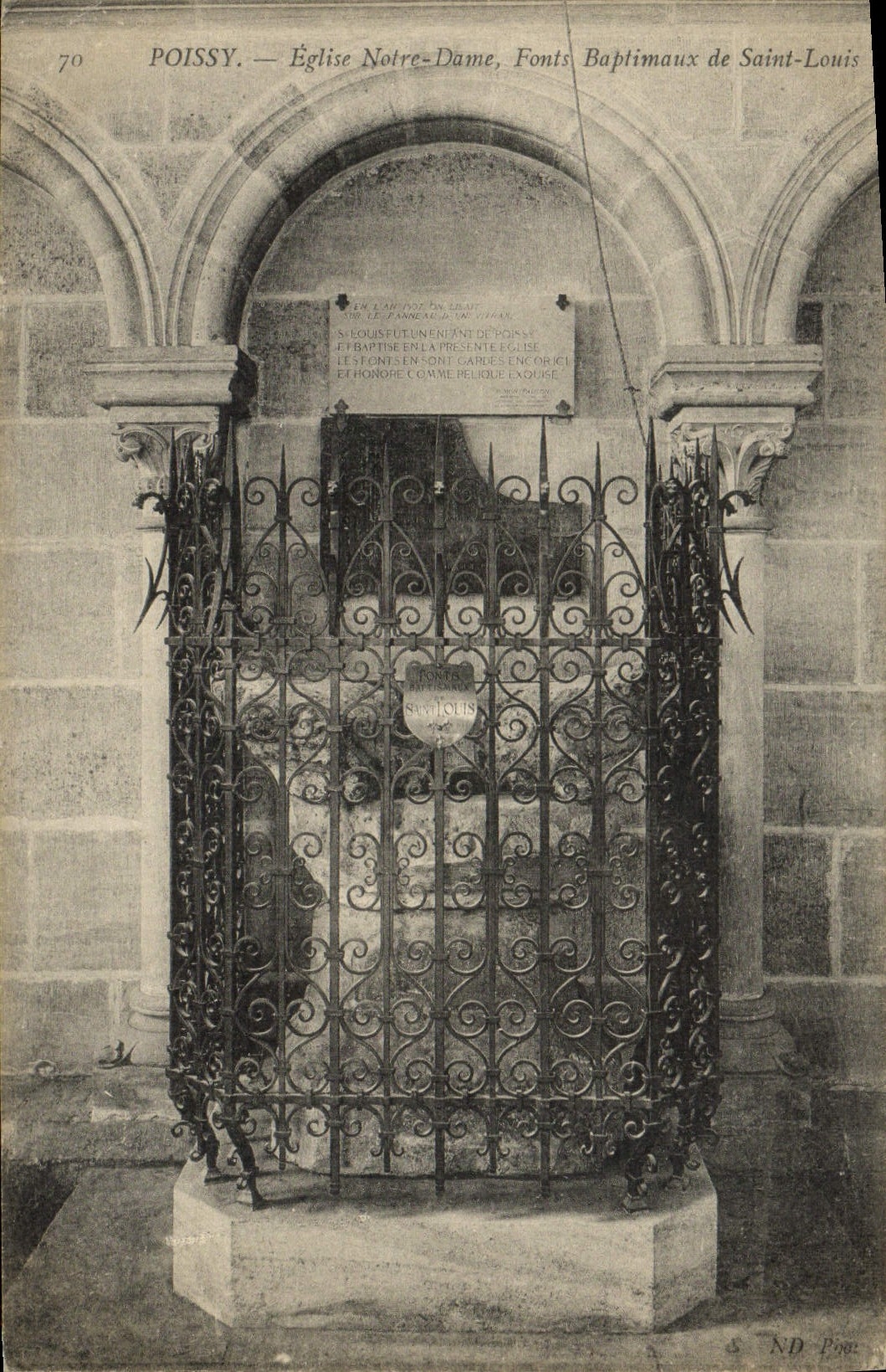 CPA Poissy Eglise Notre dame fonts baptimaux de Saint Louis