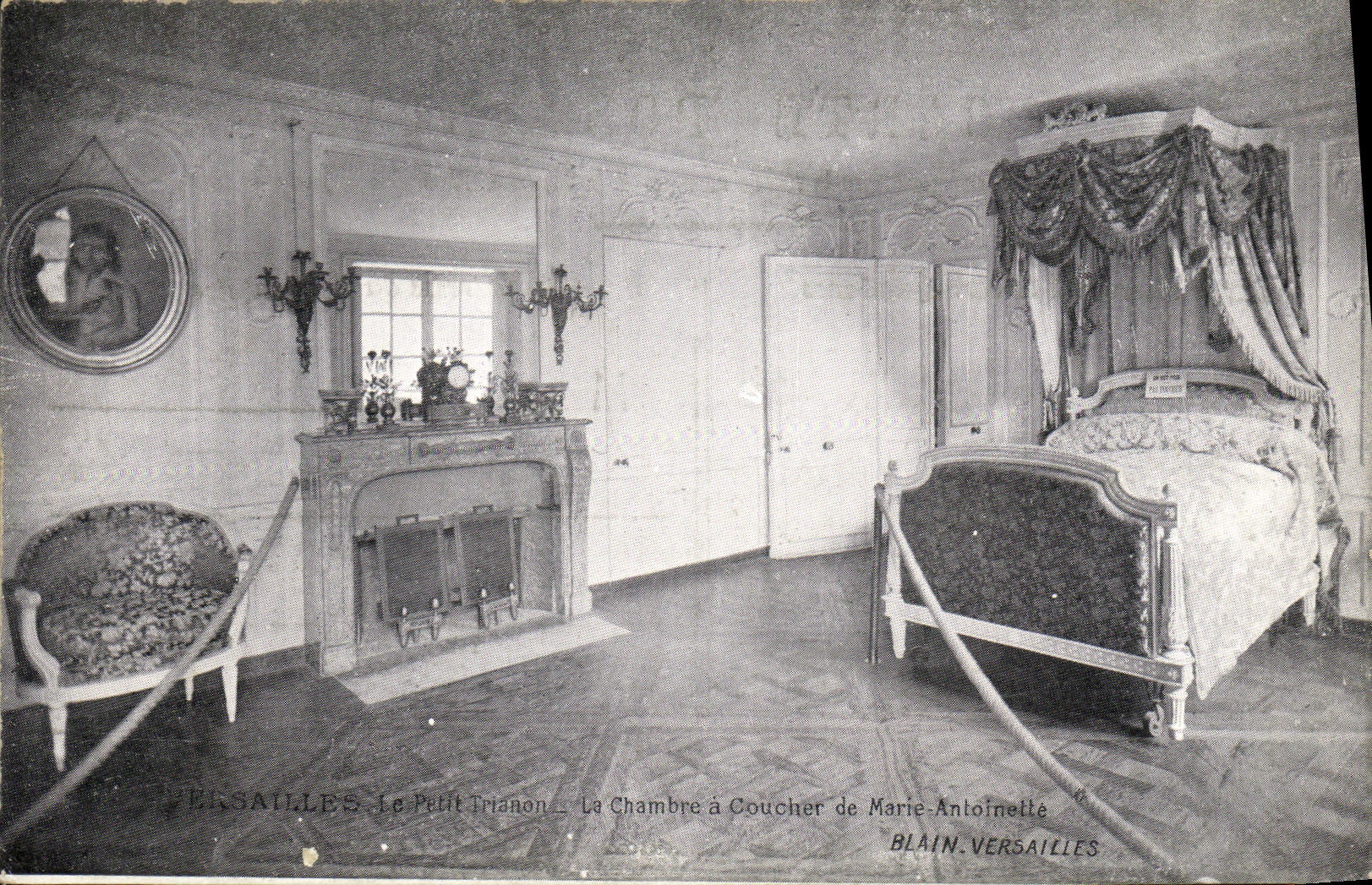 VINTAGE POSTCARD Versailles Small Trianon the Room To be slept Of Marie Antoinette