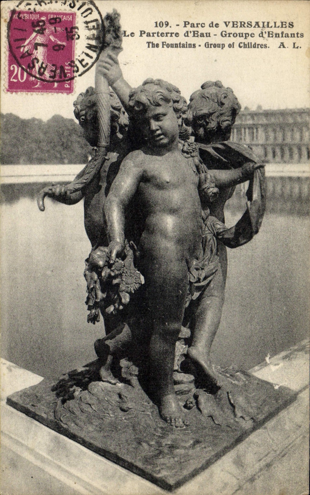 VINTAGE POSTCARD Parc Of Versailles the Water Floor Groups children