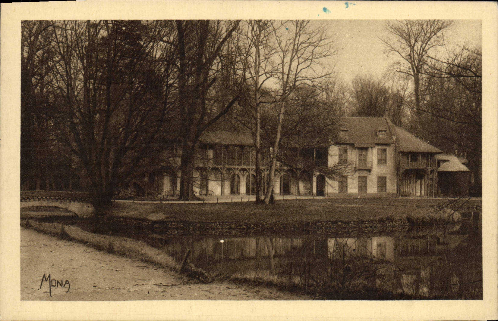 VINTAGE POSTCARD Small Tables Of Versailles the House Of the Queen