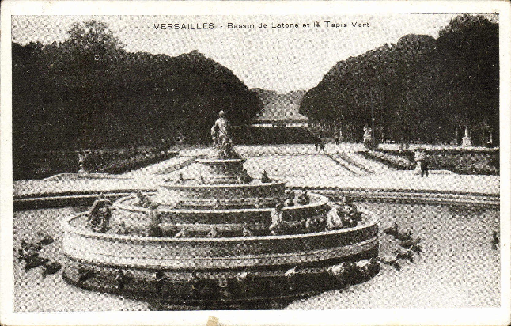 VINTAGE POSTCARD Versailles Basin De Latone and the green carpet