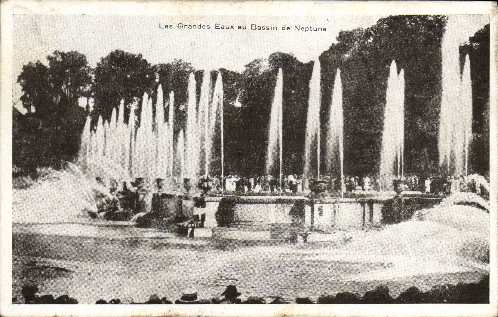 VINTAGE POSTCARD Large Water With the Basin De Neptune