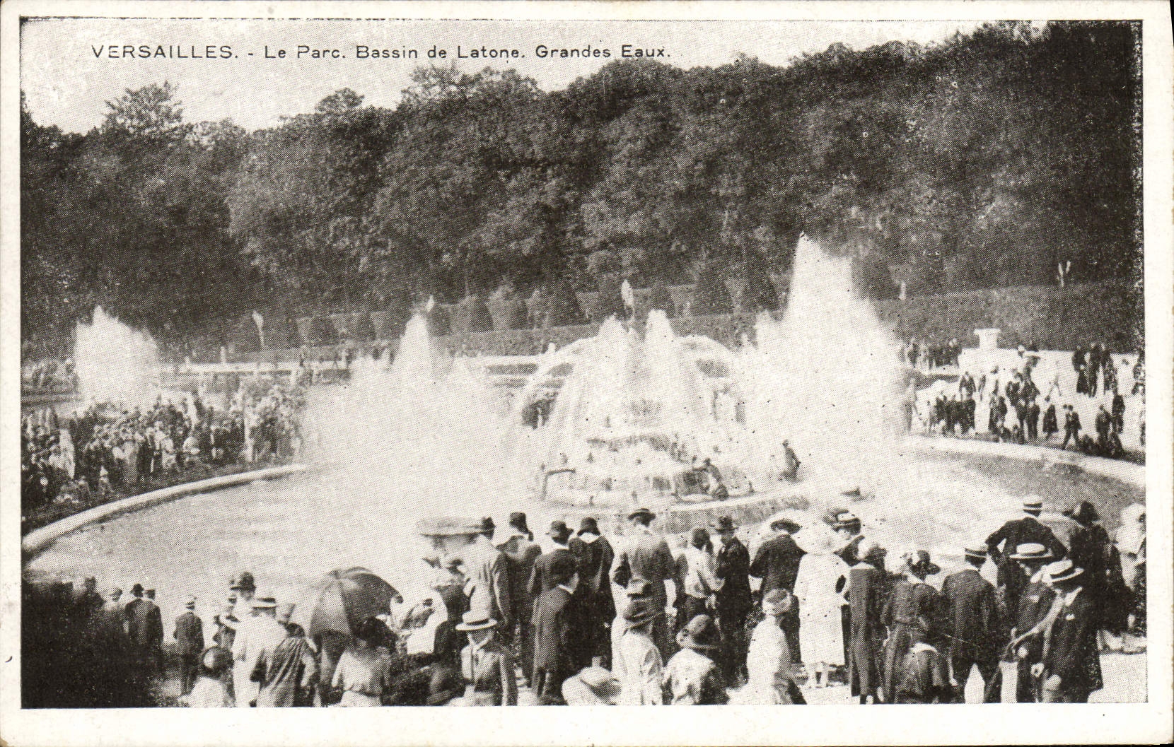 CPA Versailles Le Parc Bassin De Latone Grandes Eaux
