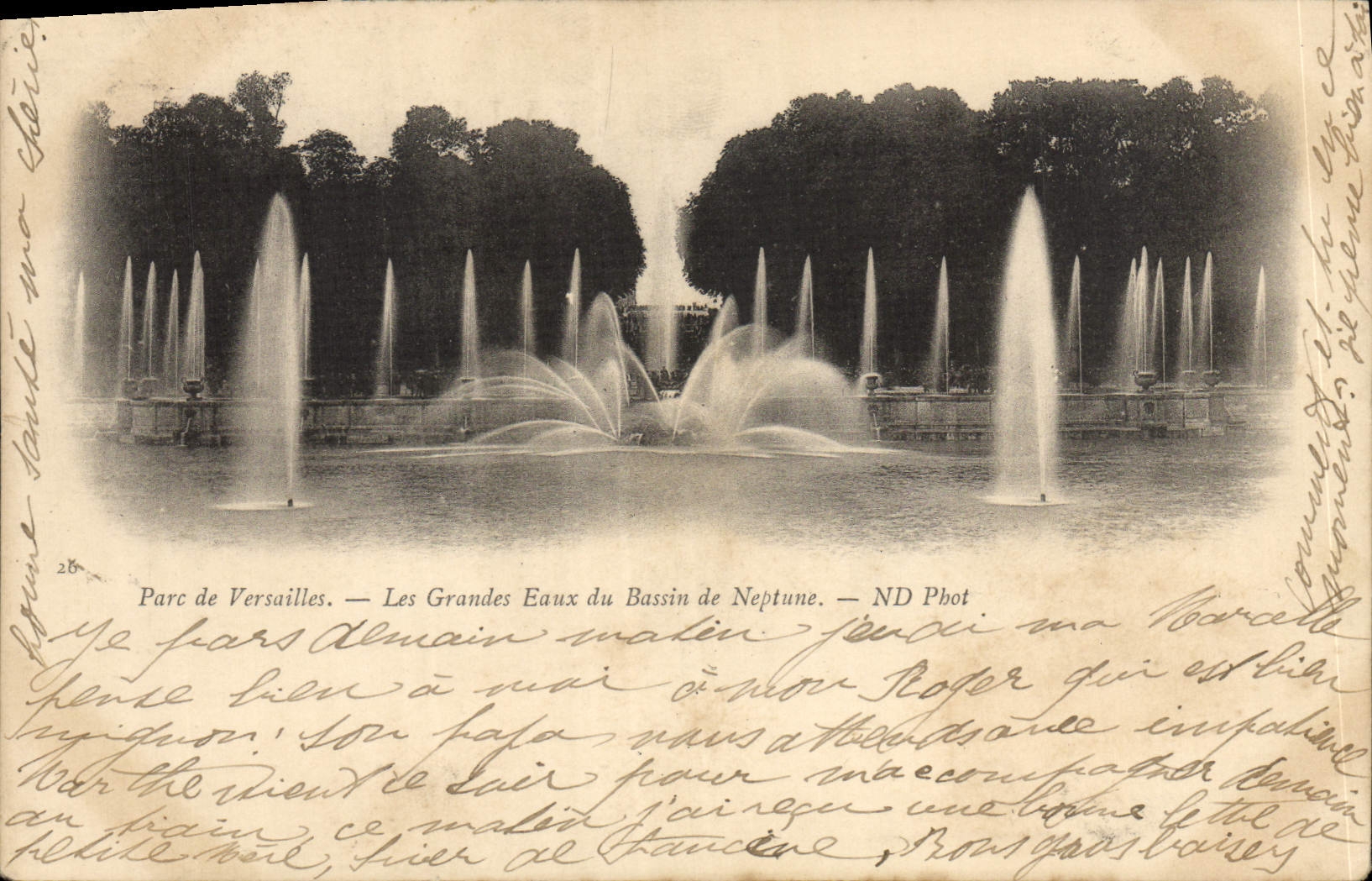 VINTAGE POSTCARD Park Of Versailles Large water Of the Basin De Neptune