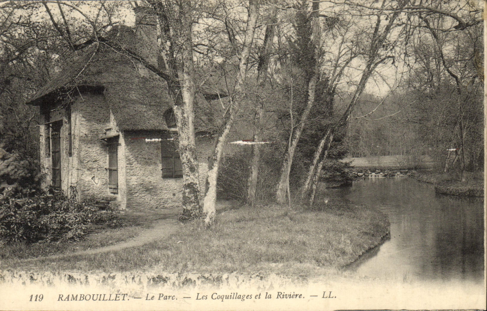CPA Rambouillet Le Parc Les Coquillages et la riviere