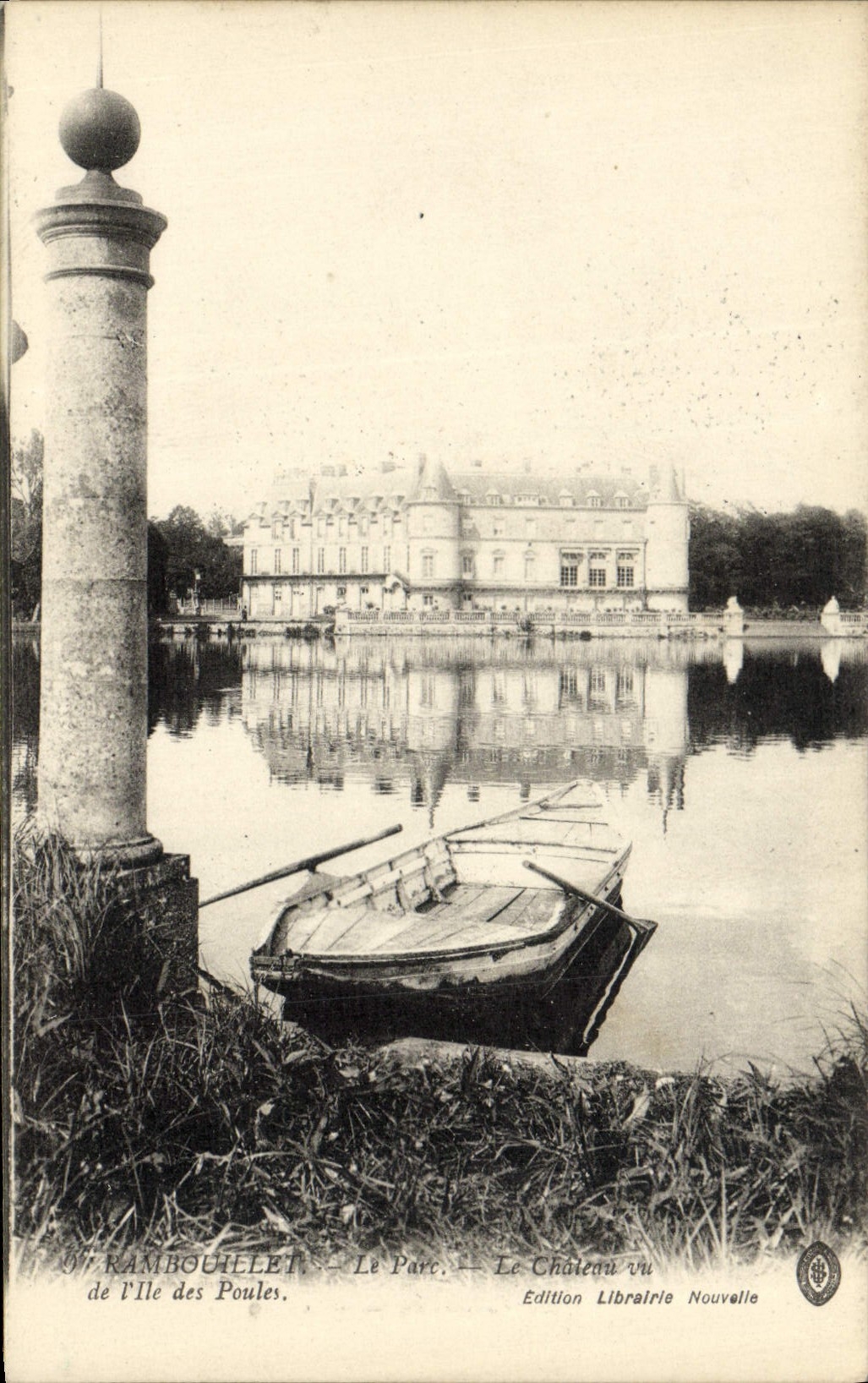 CPA Rambouillet Le Parc Le Chateau vu De I'lle des poules