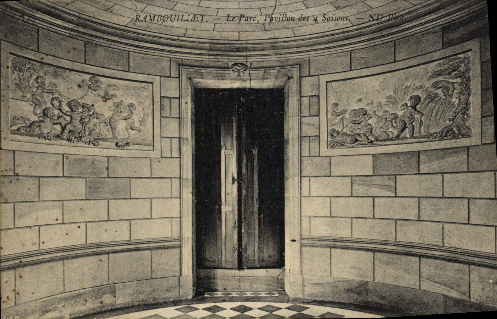 CPA Rambouillet Le Parc Pavillon Des 4 saisons