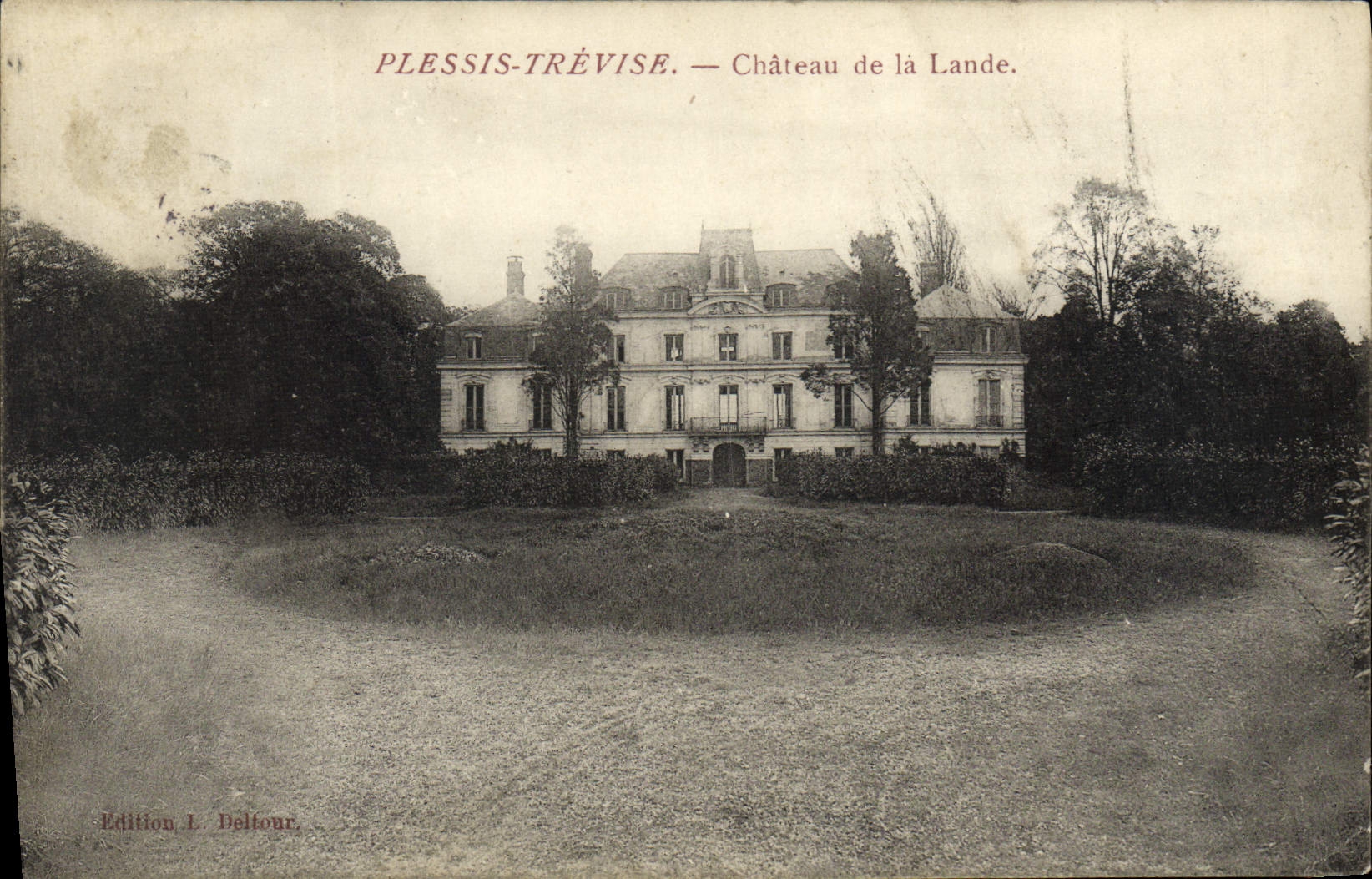 VINTAGE POSTCARD Plessis Trevise Castle Of the Moor
