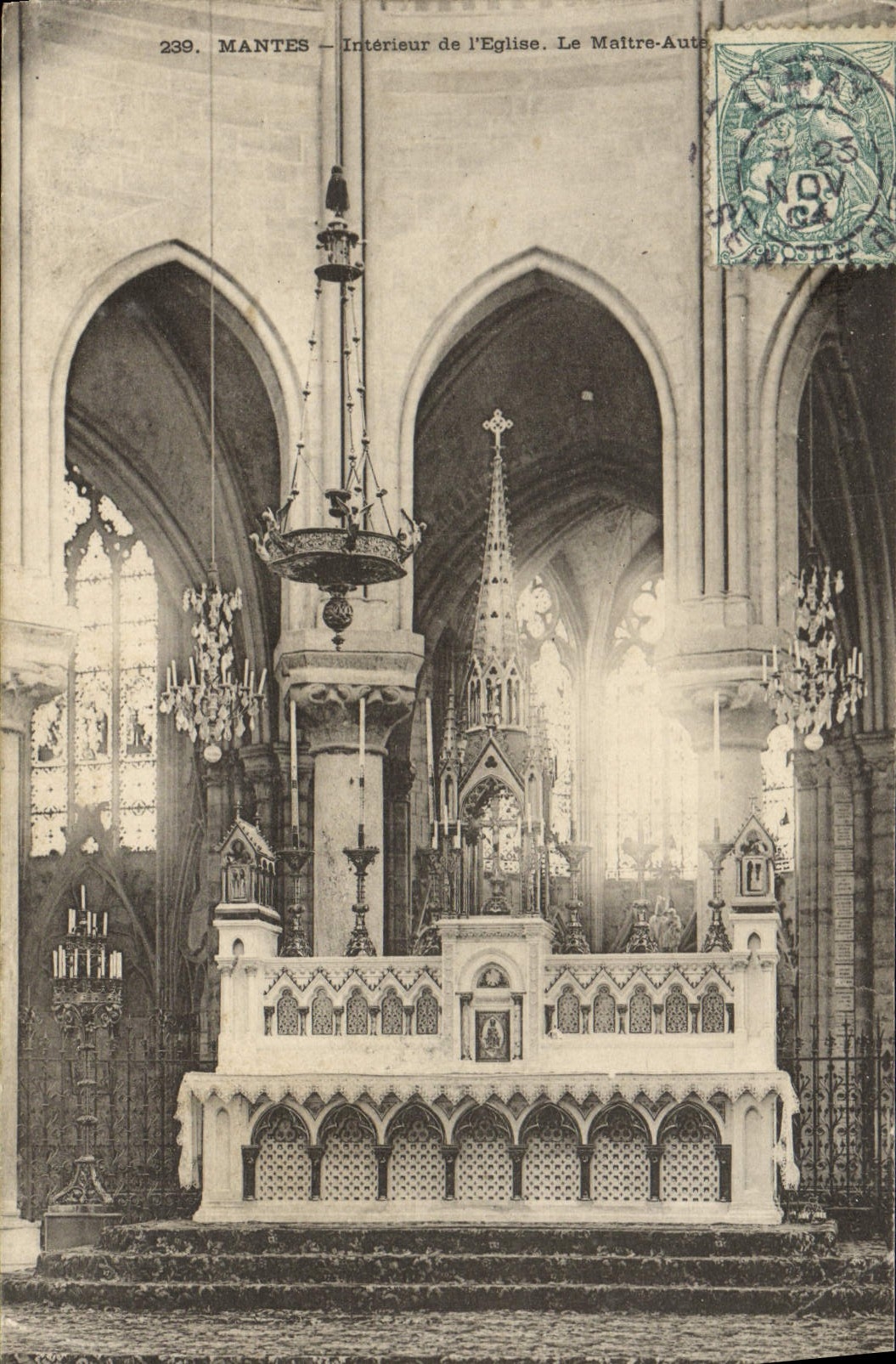 CPA Mantes Interieur de l'eglise le maitre autel