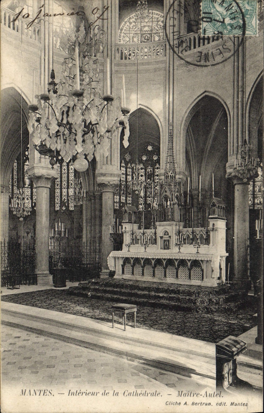 CPA Mantes Interieur De la cathedrale Maitre autel
