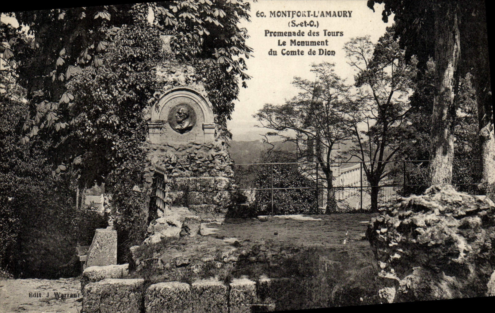 CPA Montfort L'Amaury Promenade des tours le Monument Du Comte de Dion